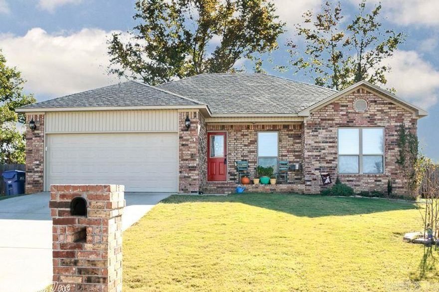 4 bedroom, 2 bath with large living room. Beautiful kitchen with stained cabinets, granite countertops and stainless steel appliances. Fully fenced back yard. Pets allowed with owner approval and payment of $250.00 non-refundable pet fee per pet. No smoking allowed in the home or garage.