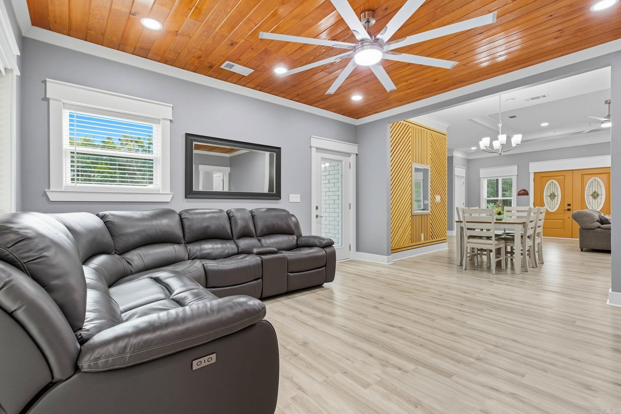 LANDSDALE GARDENS - Residential