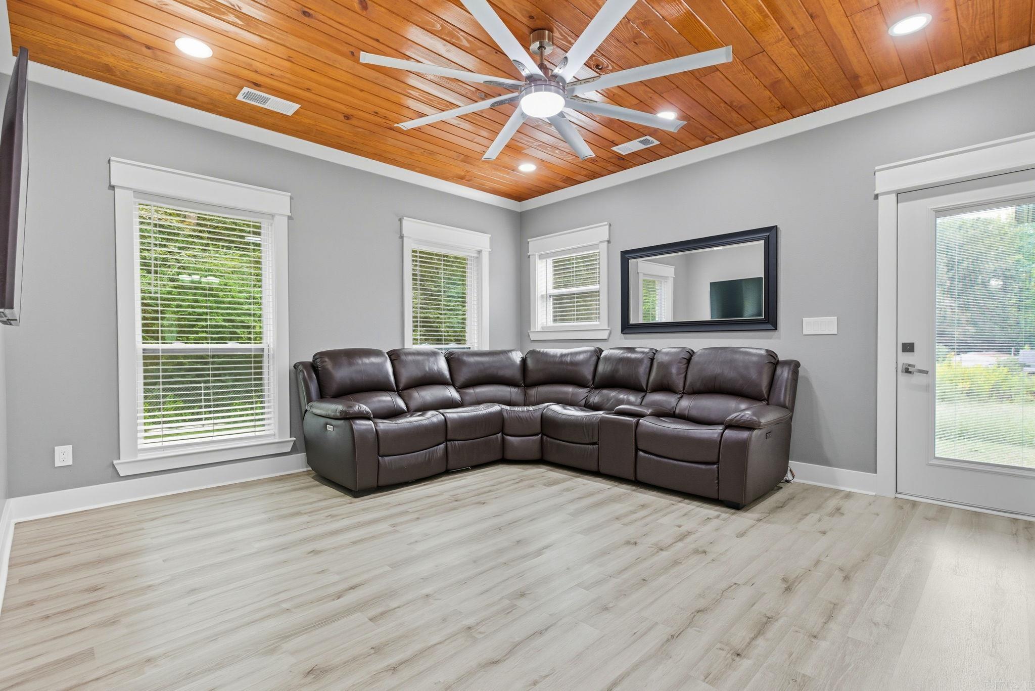 LANDSDALE GARDENS - Residential