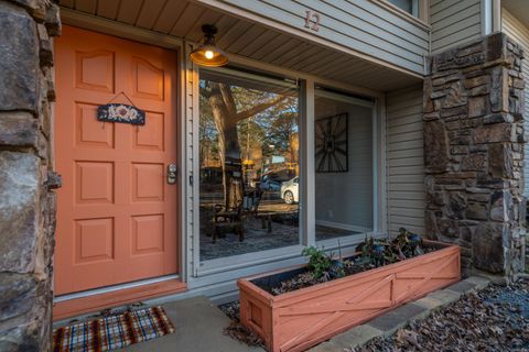 Photo of 12 Calanas Lane, Hot Springs Village, AR 71909 (MLS # 25049316)