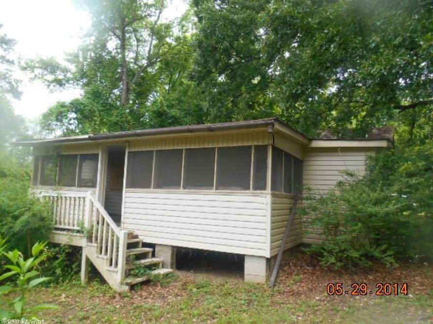 CORPORATER SELLER. PROPERTY BEING SOLD "WHERE IS" AND "AS IS". WITH NO WARRANTIES. PROPERTY IS OLDER BUILT HOME WITH STORM SHELTER. LARGER YARD. NEEDS A LITTLE TLC. SPECIAL ADDENDUMS WILL APPLY. SMALLER HOME IN NEED OF A LITTLE TLC.