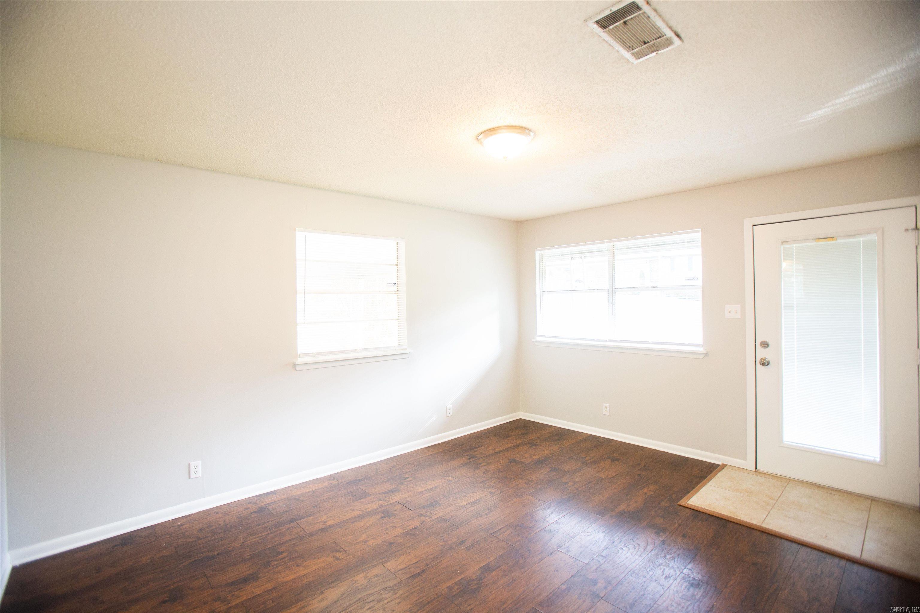 TWIN LAKES - Residential