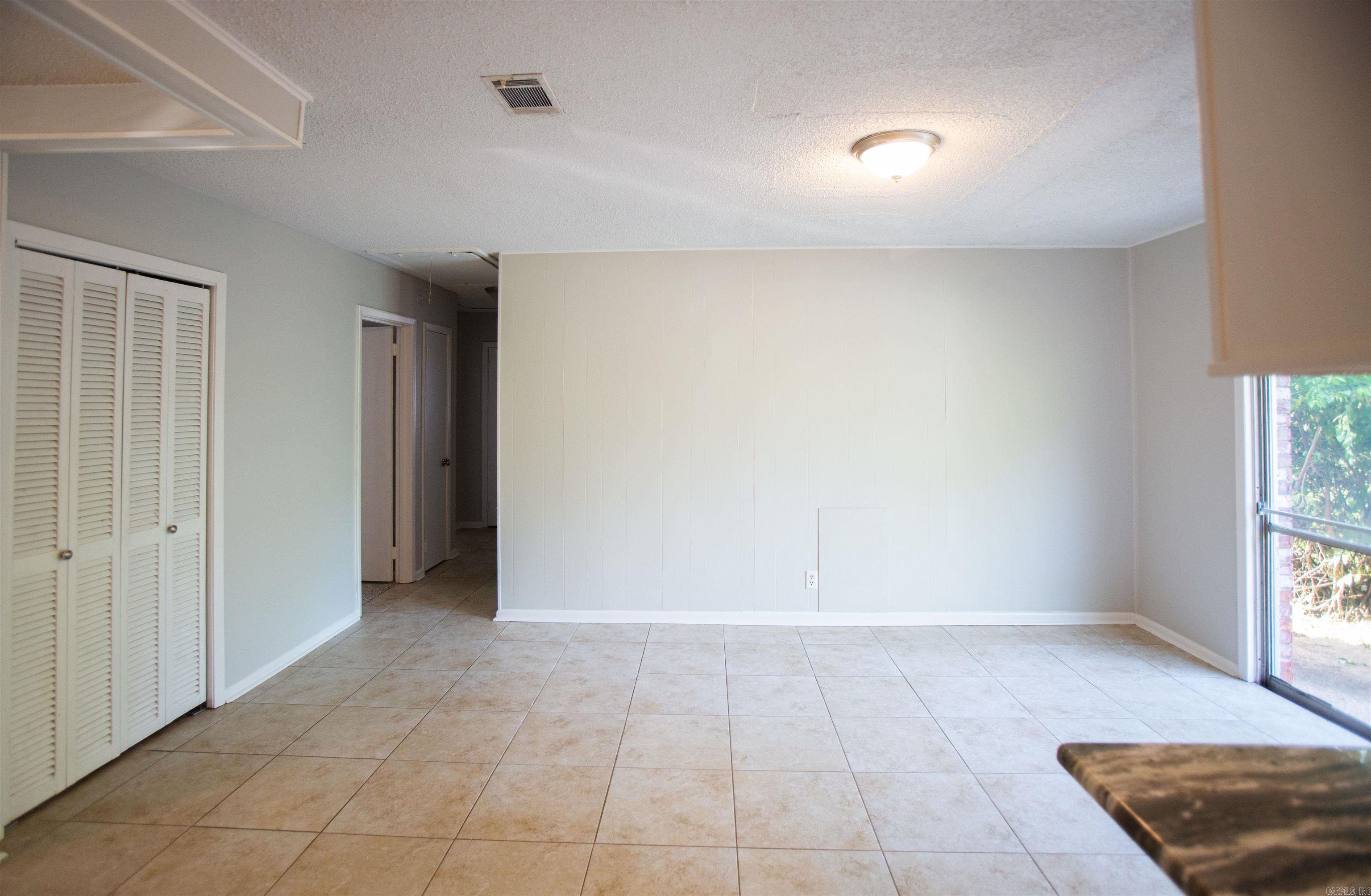 TWIN LAKES - Residential