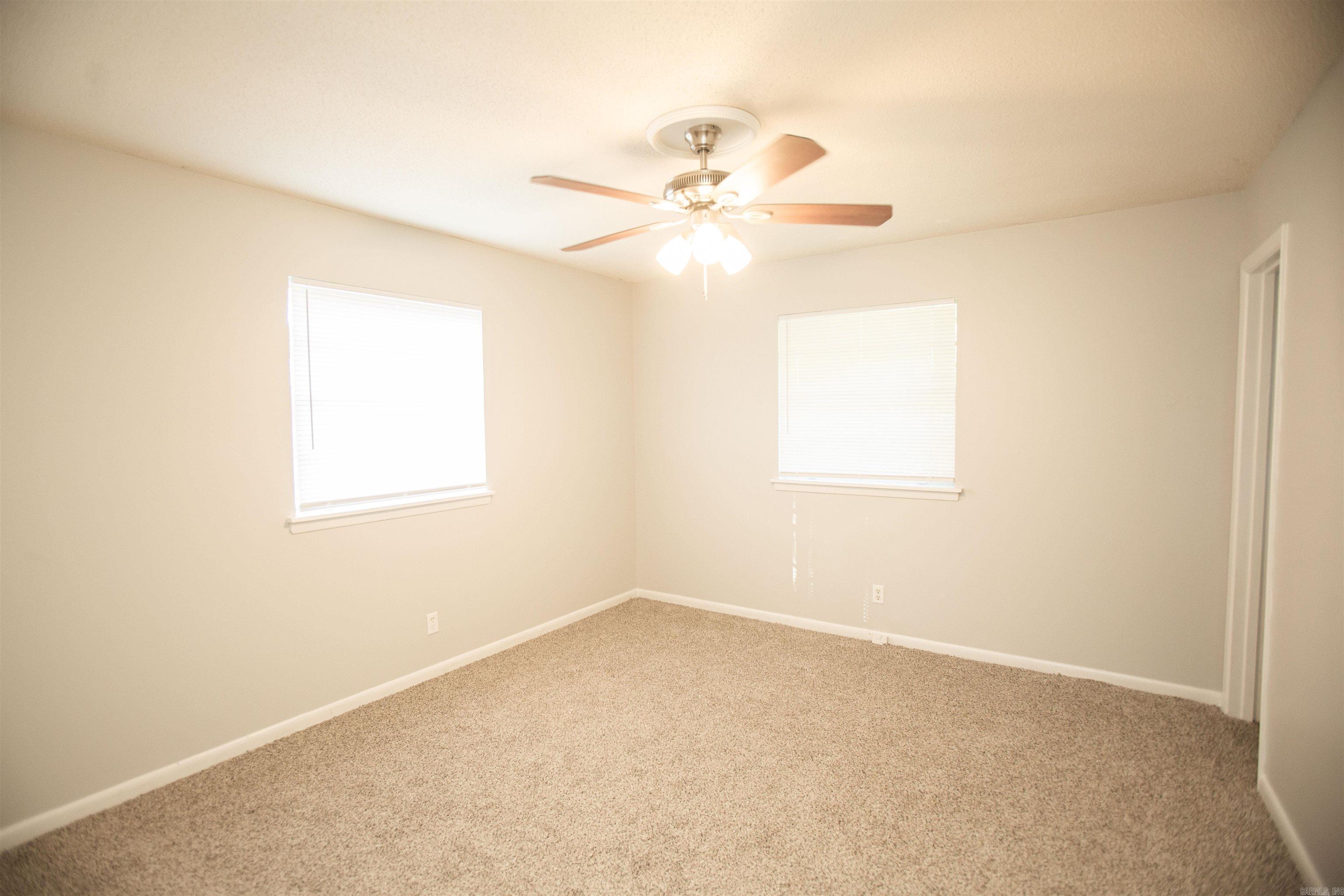 TWIN LAKES - Residential