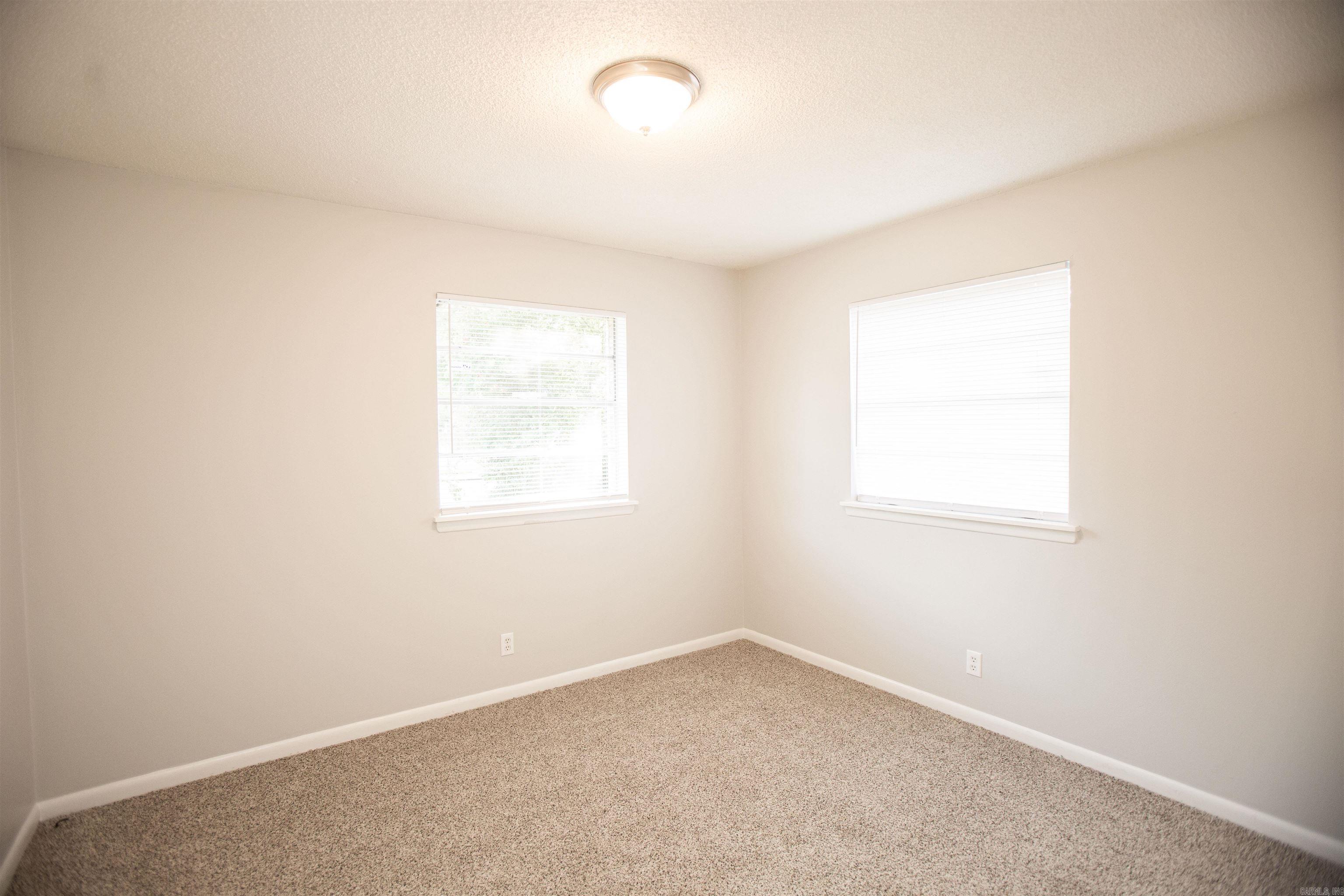 TWIN LAKES - Residential