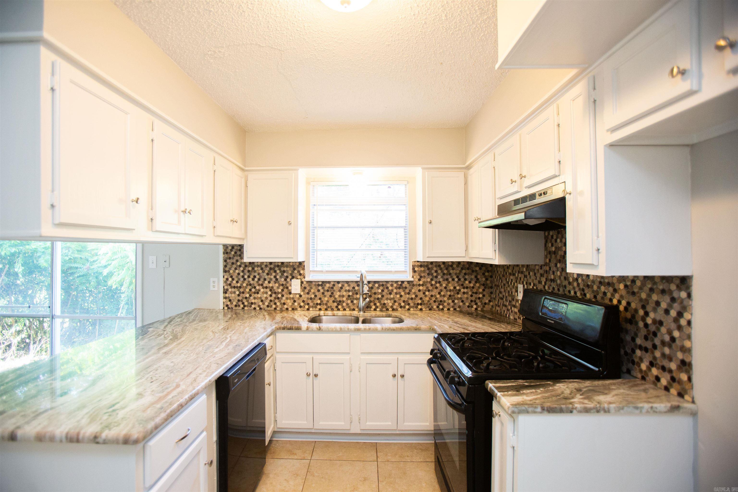 TWIN LAKES - Residential