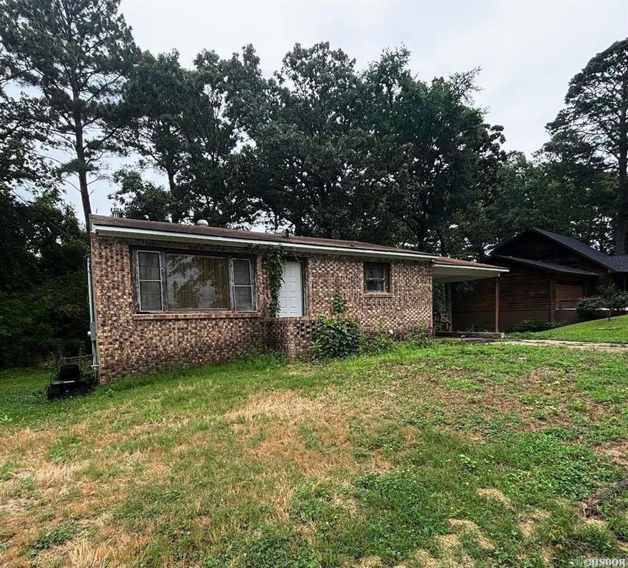 Discover your next lakefront property project! Located in a fantastic neighborhood near all amenities in Hot Springs, this property offers the potential for two separate living areas with kitchens both upstairs and downstairs. It could serve as a mother-in-law suite or a comfortable space for guests. Enjoy direct access to Lake Hamilton with your own boat slip.