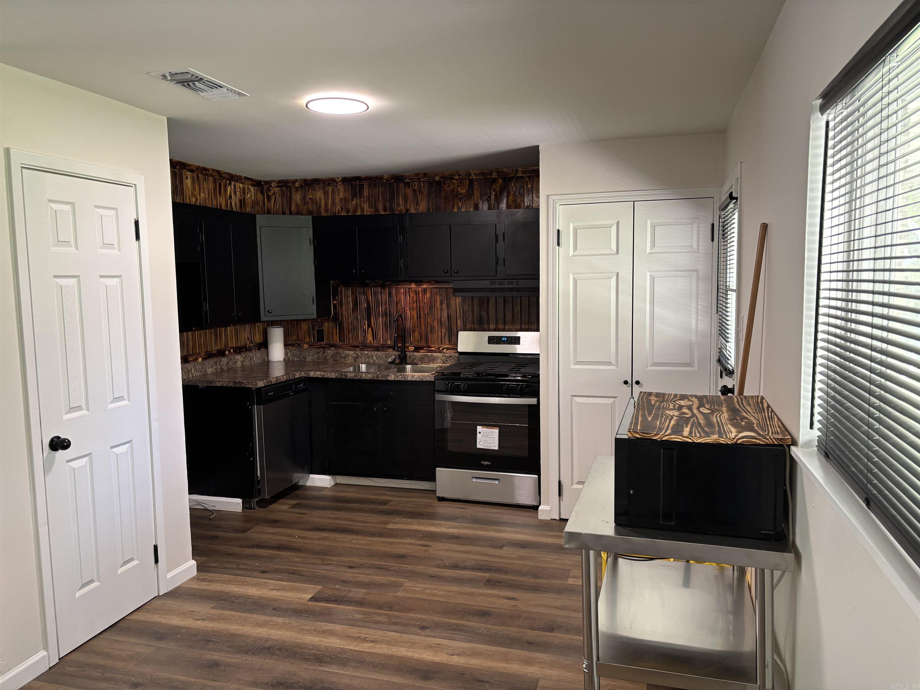CONWAY MANOR - Residential