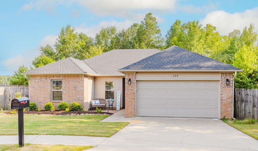 Move in ready home on the north side of I30 and in the Bryant School District! You'll love the spacious, open floor plan with tile flooring, large eat in dining area and breakfast bar. This home features a split floor plan. The over sized primary bedroom has a walk in closet and double vanity. Two guest bedrooms and additional bath located on the opposite side of the home. Situated on a culdesac lot with green space behind - perfect for entertaining. Roof is brand new - August 2024. Just a quick commute to Little Rock & close enough to all Saline County has to offer. Schedule your showing today! Agents, see remarks.