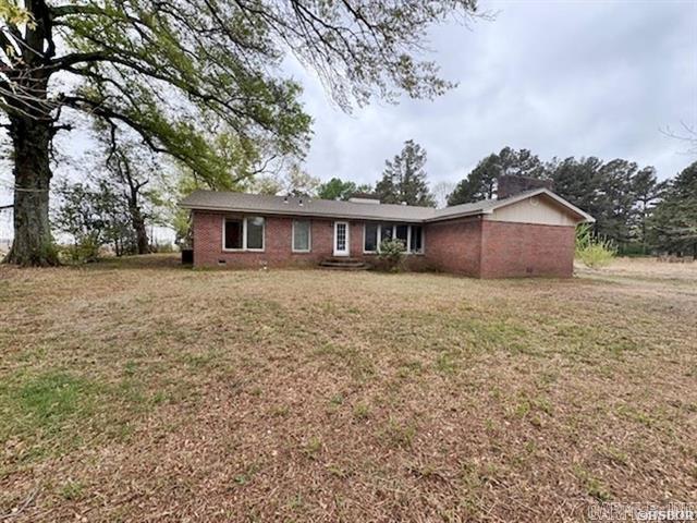 BRINKLEY...REDUCED.. 3BR 3 baths $74,900... brick exterior on half acre level lot close to all amenities in Brinkley with easy access to Interstate 40 with Brinkley being halfway between Little Rock and Memphis.. offers 2 FPs, walls of windows for views, spacious laundry room with storage cabinets, large room for family get togethers, game room or hobby activities!!! Brinkley is rich in agriculture, fishing and hunting being near the Cashe River National Wildlife Refuge as well as local gorgeous views, local and national history... property sold AS-IS