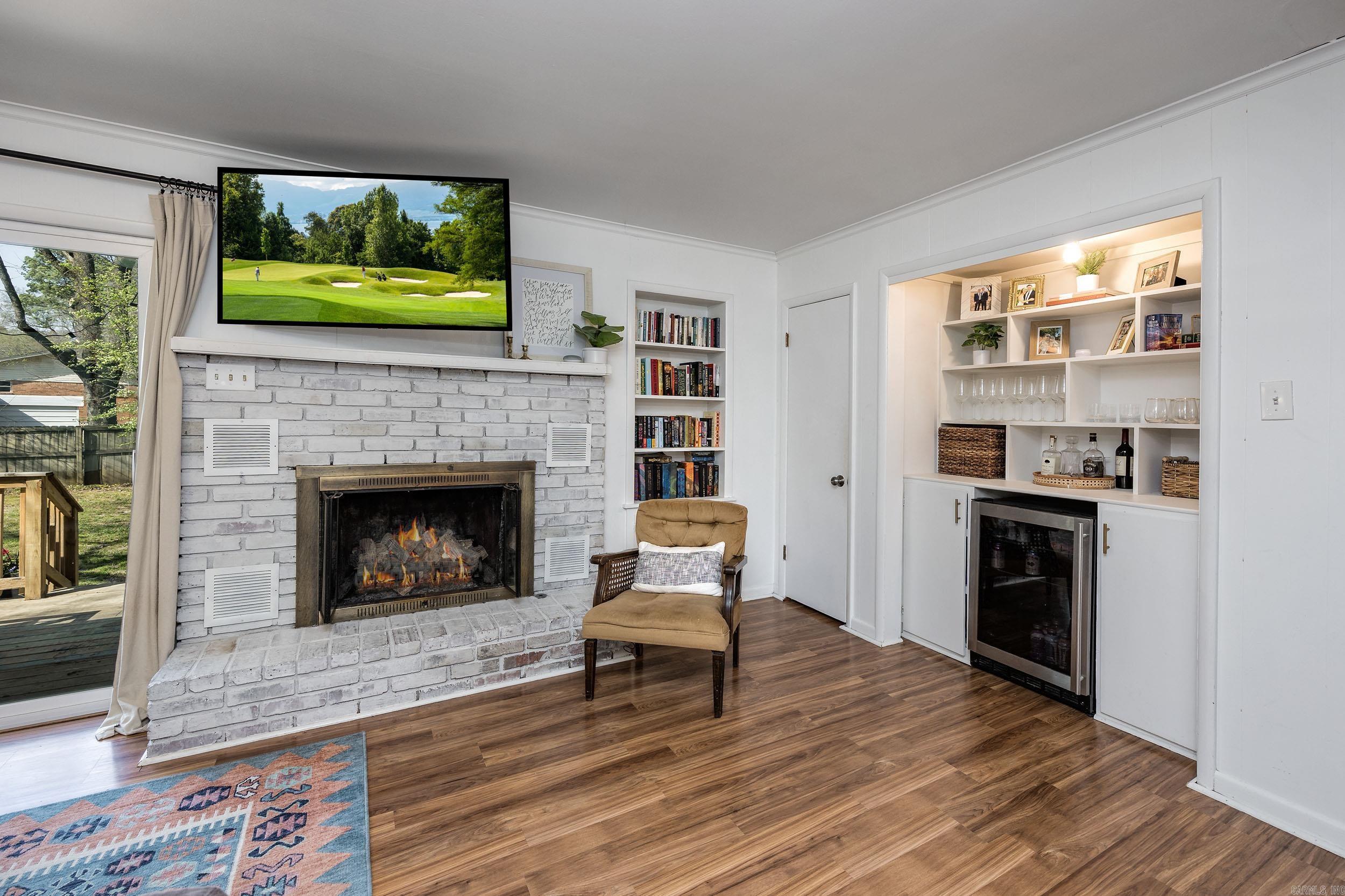 HALL PLAZA - Residential