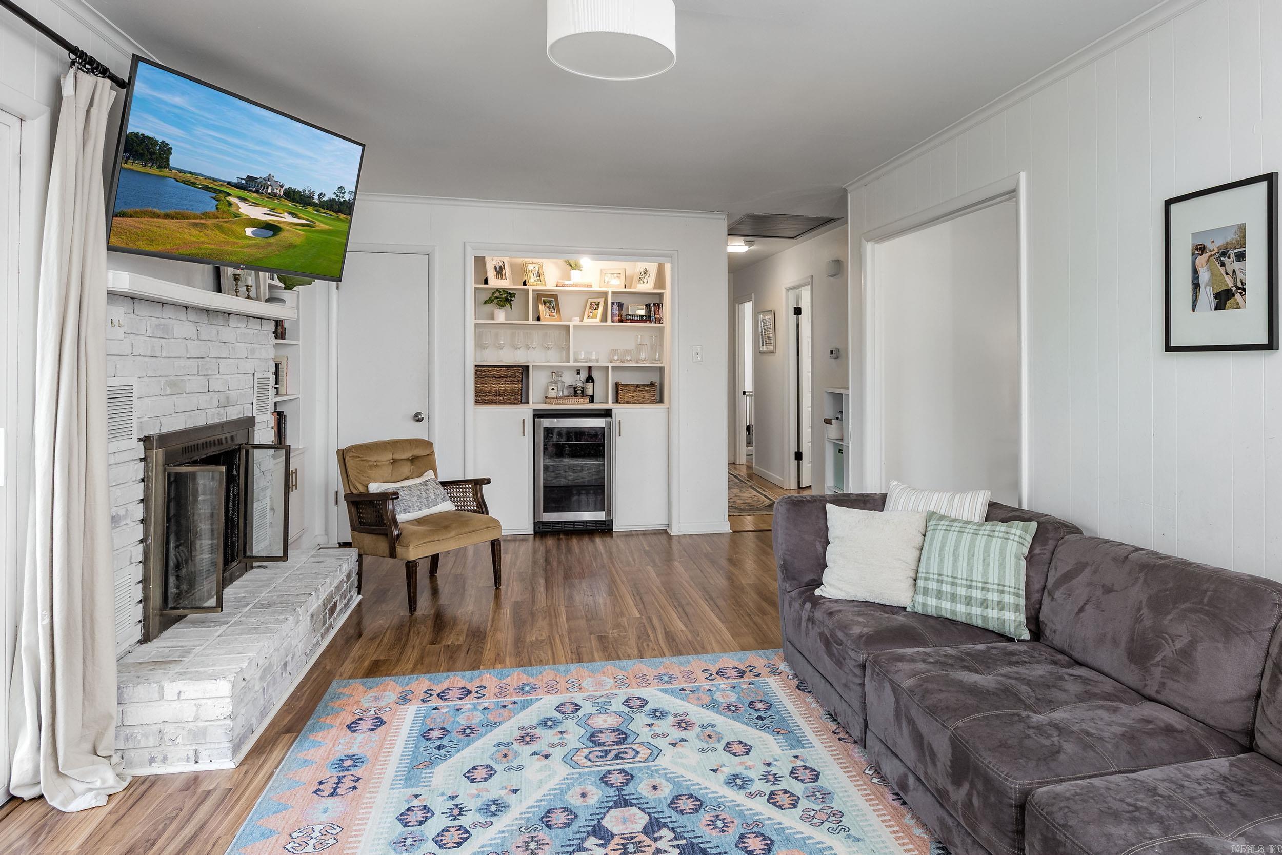 HALL PLAZA - Residential