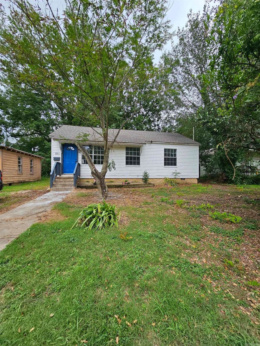 Welcome to your dream home in the heart of Malvern, AR! This stunning house is packed with all the features you desire, including all-new flooring, paint, and light fixtures.  At this residence, we understand that pets are an integral part of your life. That's why we warmly welcome your furry friends to join you in this beautiful home. With additional deposits and fees.  Don't miss out on this incredible opportunity to call this house in Malvern, AR your home. Contact us today to schedule a visit and experience the charm and comfort of this remarkable home.