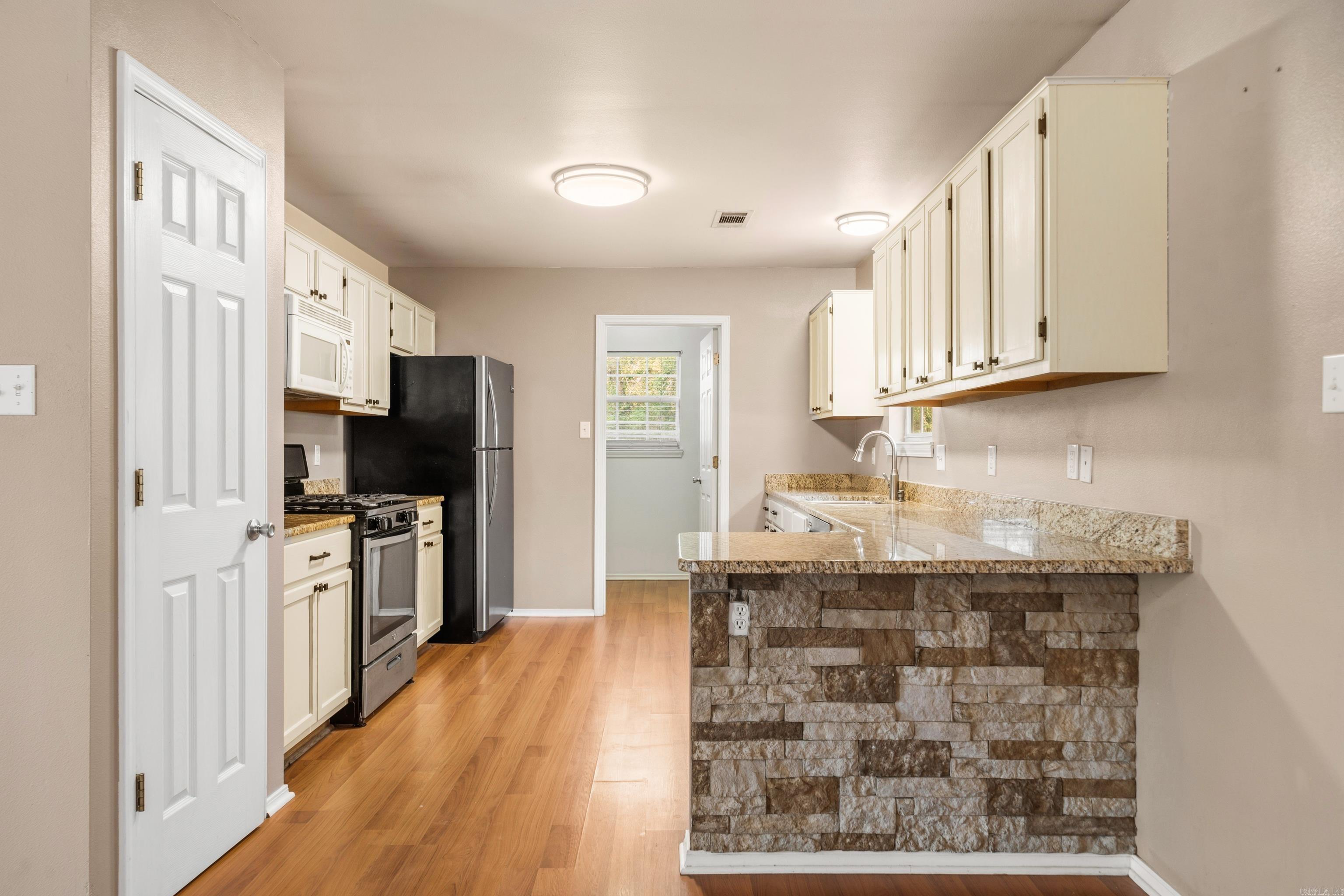 PINE MEADOWS - Residential