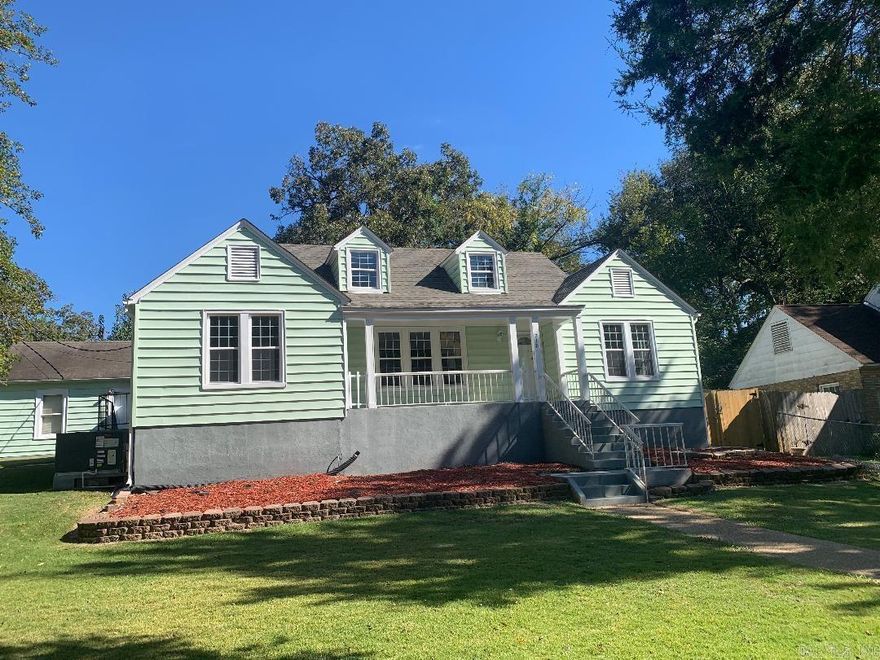 Home located close to downtown. Great for first time buyers or investors.