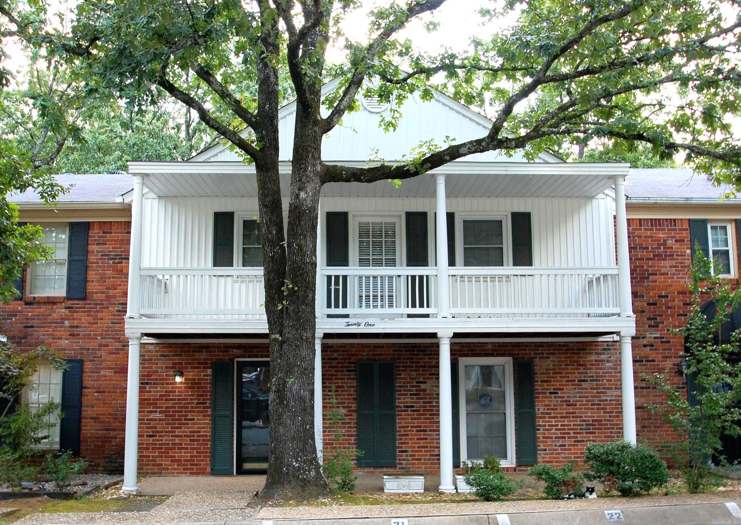 Nice 3 BR, 2.5 bath Kingsbridge condominium at an excellent location within the complex. Downstairs features a large den area with bar area and wood burning fireplace with gas starter. Half bath. Large separate dining room that could also be an office or formal living area. Kitchen with open pass through area to the den. double glass doors lead out to the fenced courtyard with exterior storage closet. Upstairs features all 3 bedrooms, full hall bath, and primary bath. There is also a utility room closet with washer, dryer, & hot water tank. Washer, dryer, and refrigerator convey. Designated parking and visitor parking right at the front door. Complex amenities include pool, green belt areas, clubhouse, and tennis/pickle ball courts.
