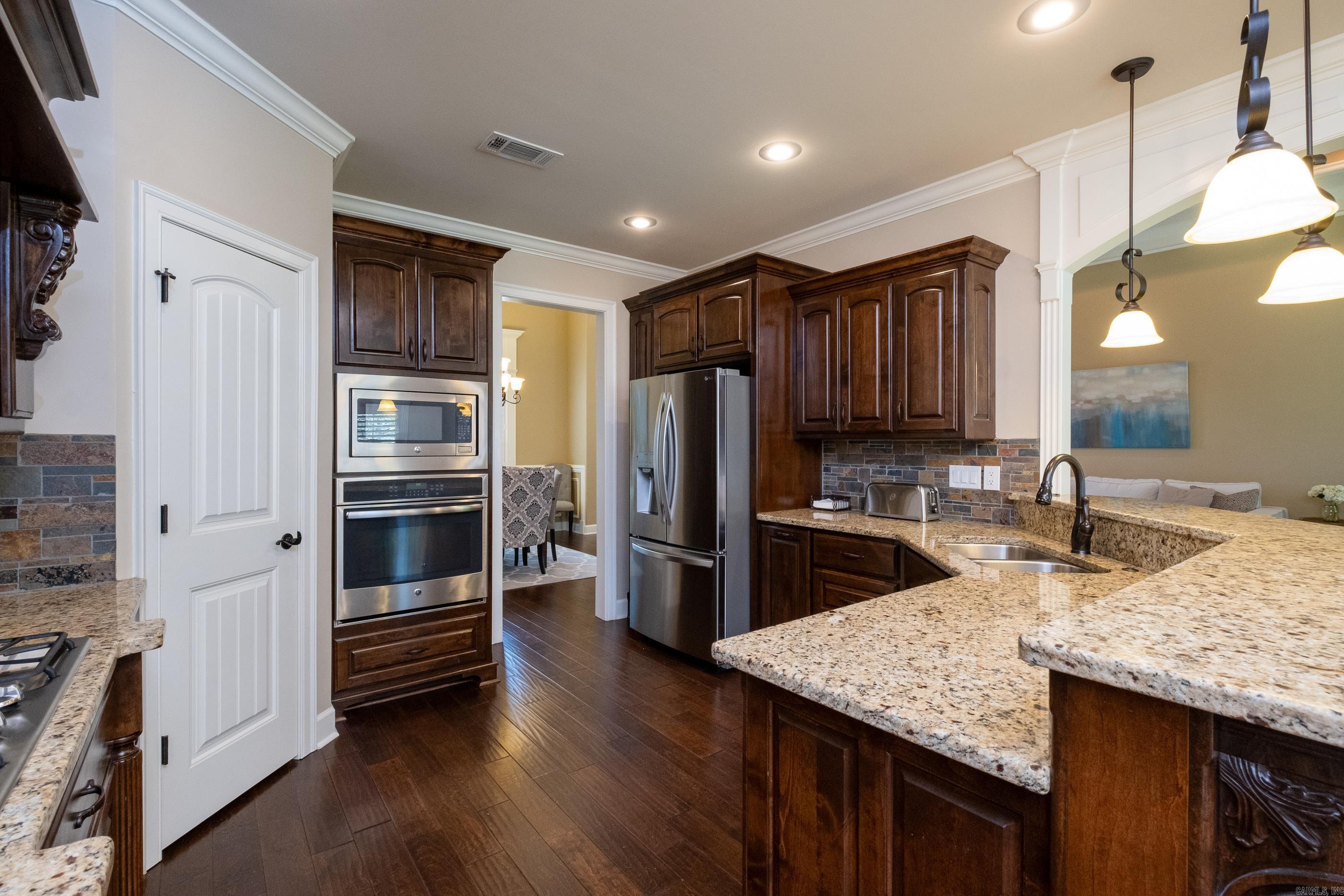 WOODLANDS EDGE - Residential