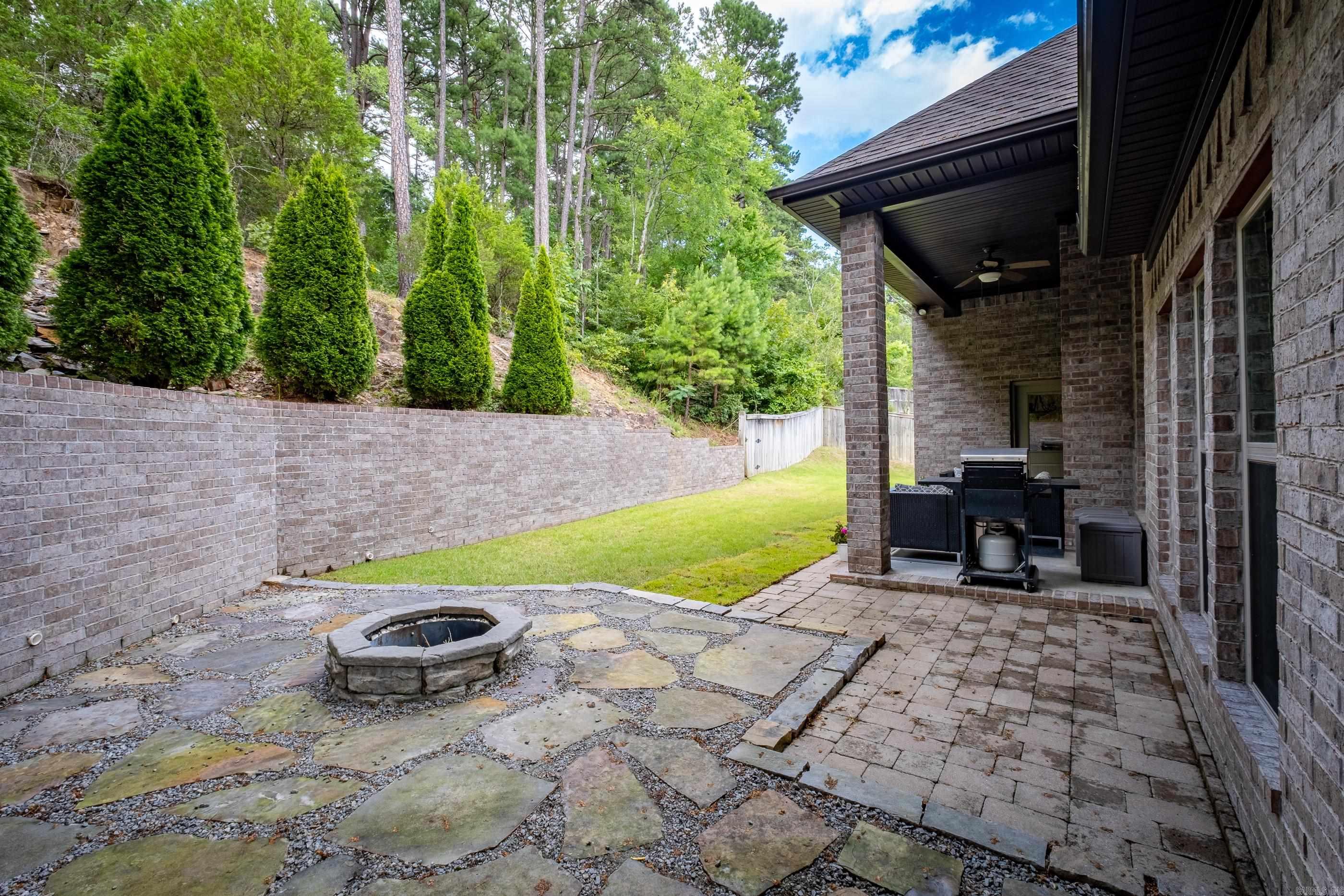 WOODLANDS EDGE - Residential