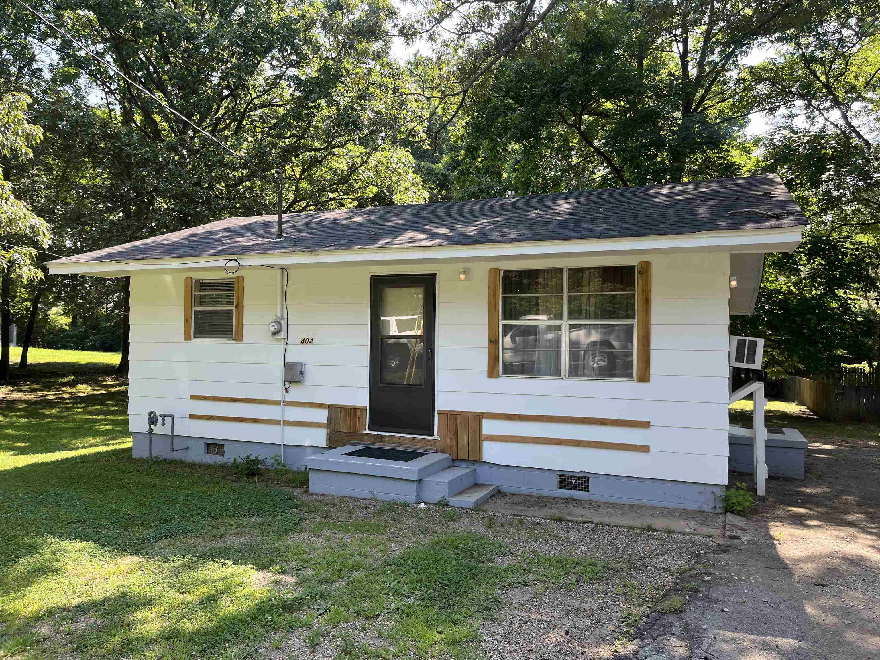 Charming and well-maintained 2-bedroom, 1-bath home located near the end of a quiet cul-de-sac in the Pyles subdivision. With 640 square feet of efficient living space on a spacious 0.33-acre lot, this cozy residence offers a peaceful setting while still being close to downtown Jonesboro amenities. Ideal for a first-time homebuyer, downsizer, or investor, the home features easy single-level living, a simple floor plan, and a freshly cleaned interior ready for move-in. Zoned for Jonesboro Magnet Elementary, Annie Camp Junior High, and Jonesboro High School. Schedule your showing today!