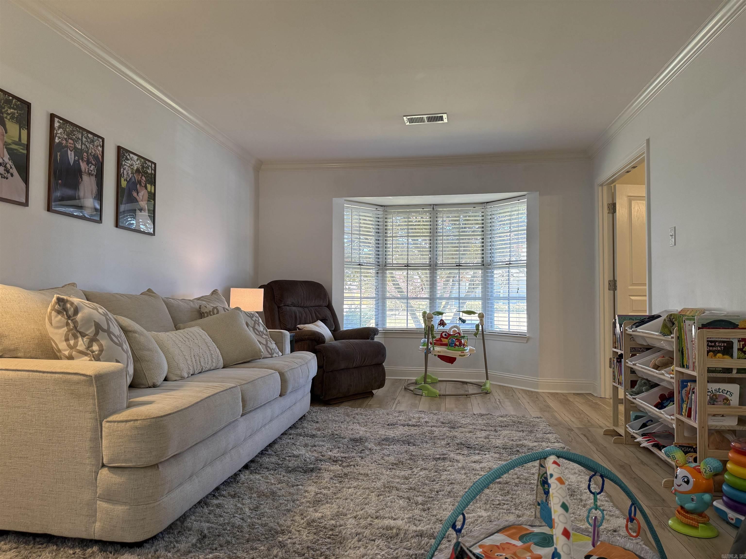 EAST MEADOW - Residential