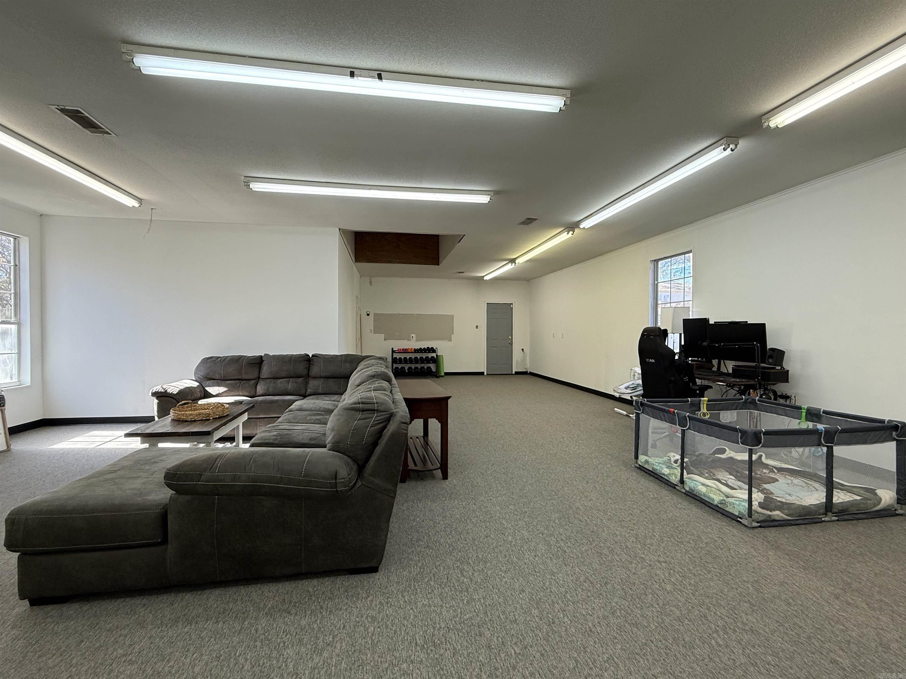 EAST MEADOW - Residential