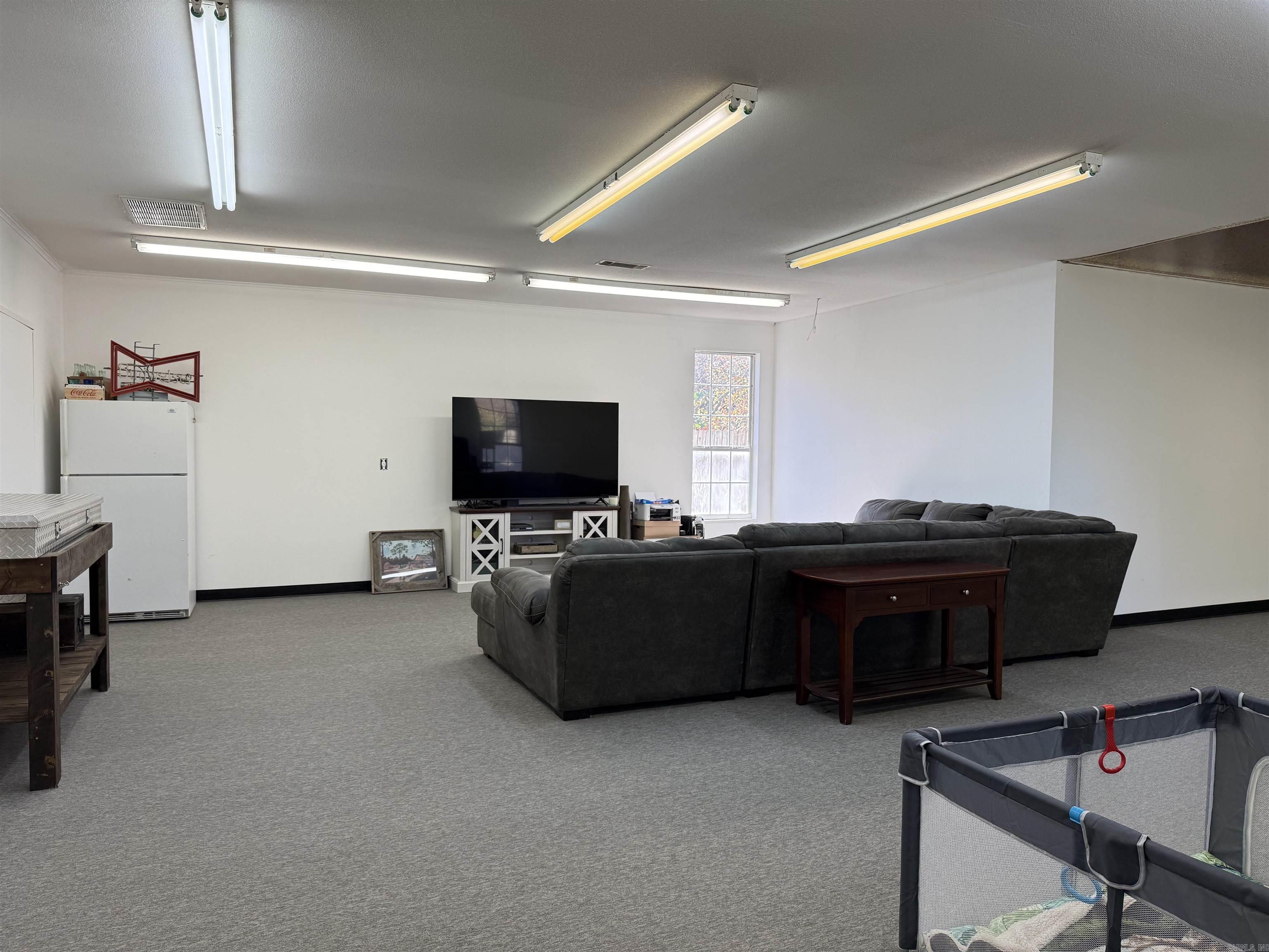 EAST MEADOW - Residential