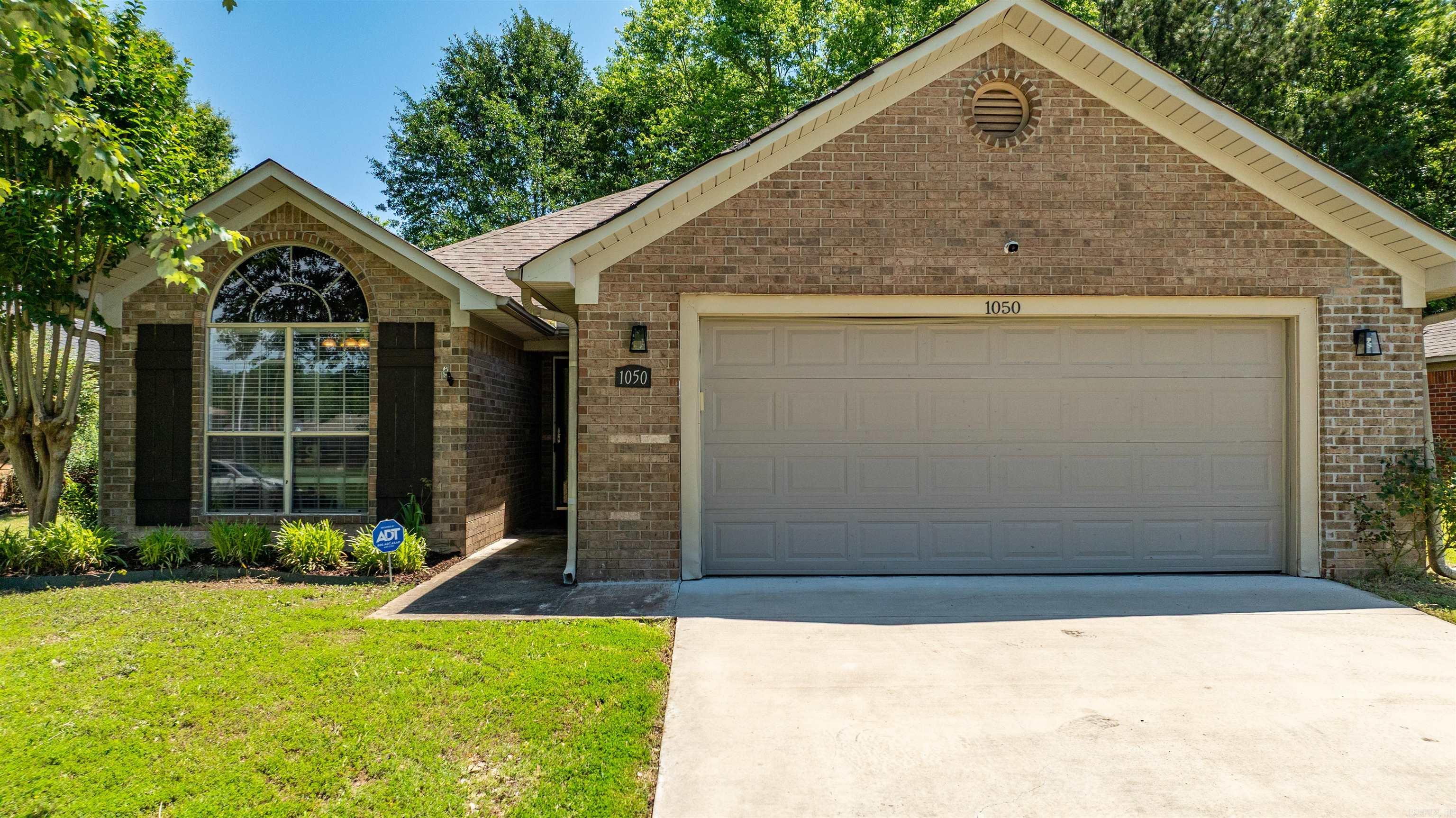 Welcome to this charming 3 bed, 2 bath home in the well known Victoria Park Subdivision. This home has both open and split floor plan which makes it perfect for families. Large kitchen with plenty of counter space. Eat-in dining and large living room with fireplace. The backyard is fully fenced and ready for your family! Come check this one out. Call for your private showing today.