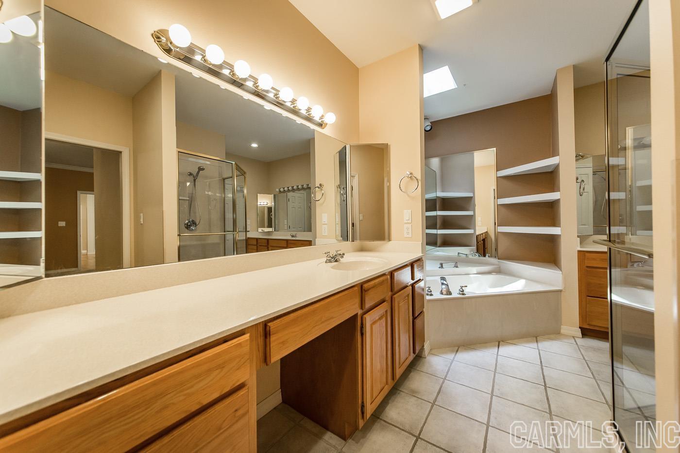 VINEGAR HILL  (H.P.R.) - Residential