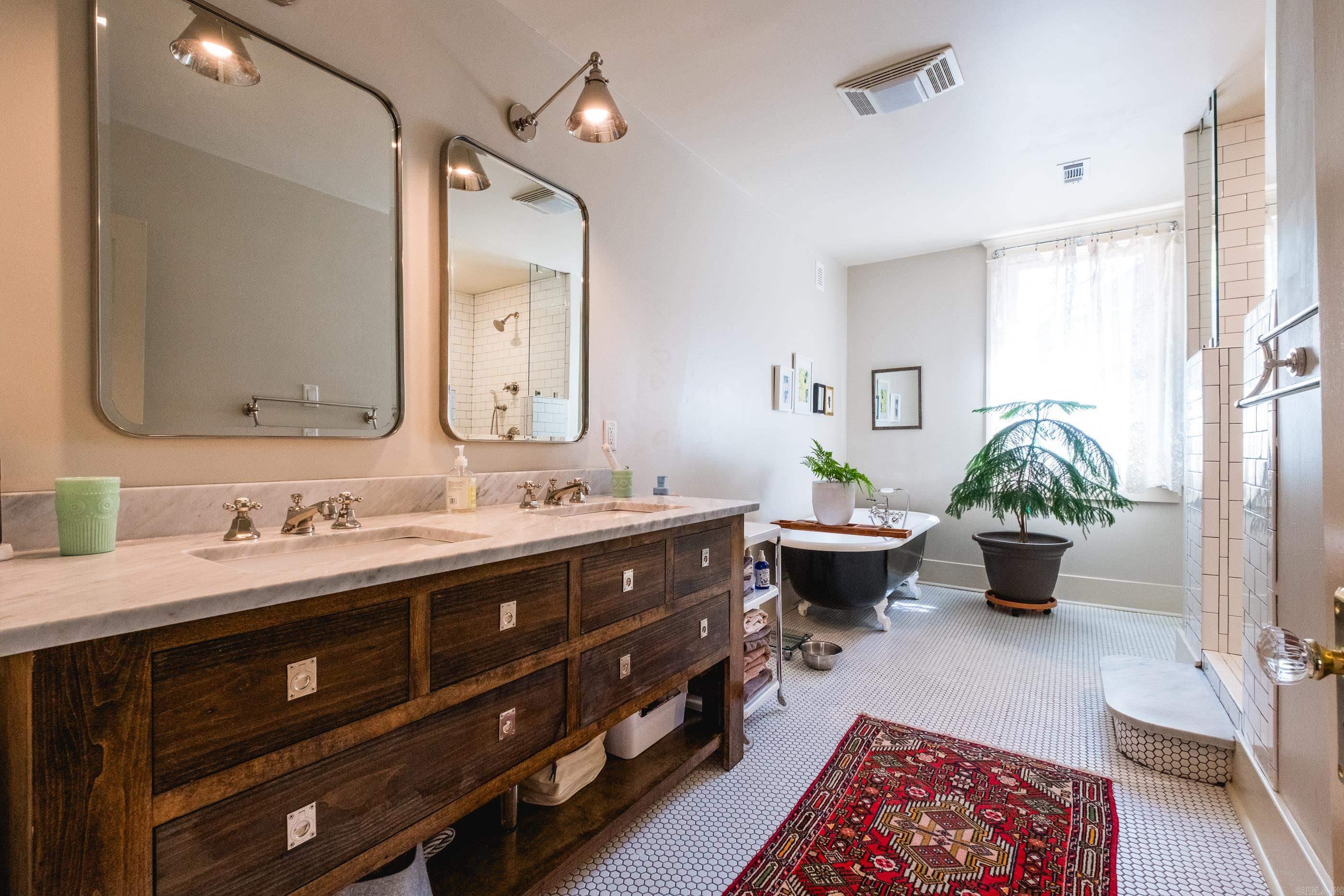 CENTENNIAL - Residential