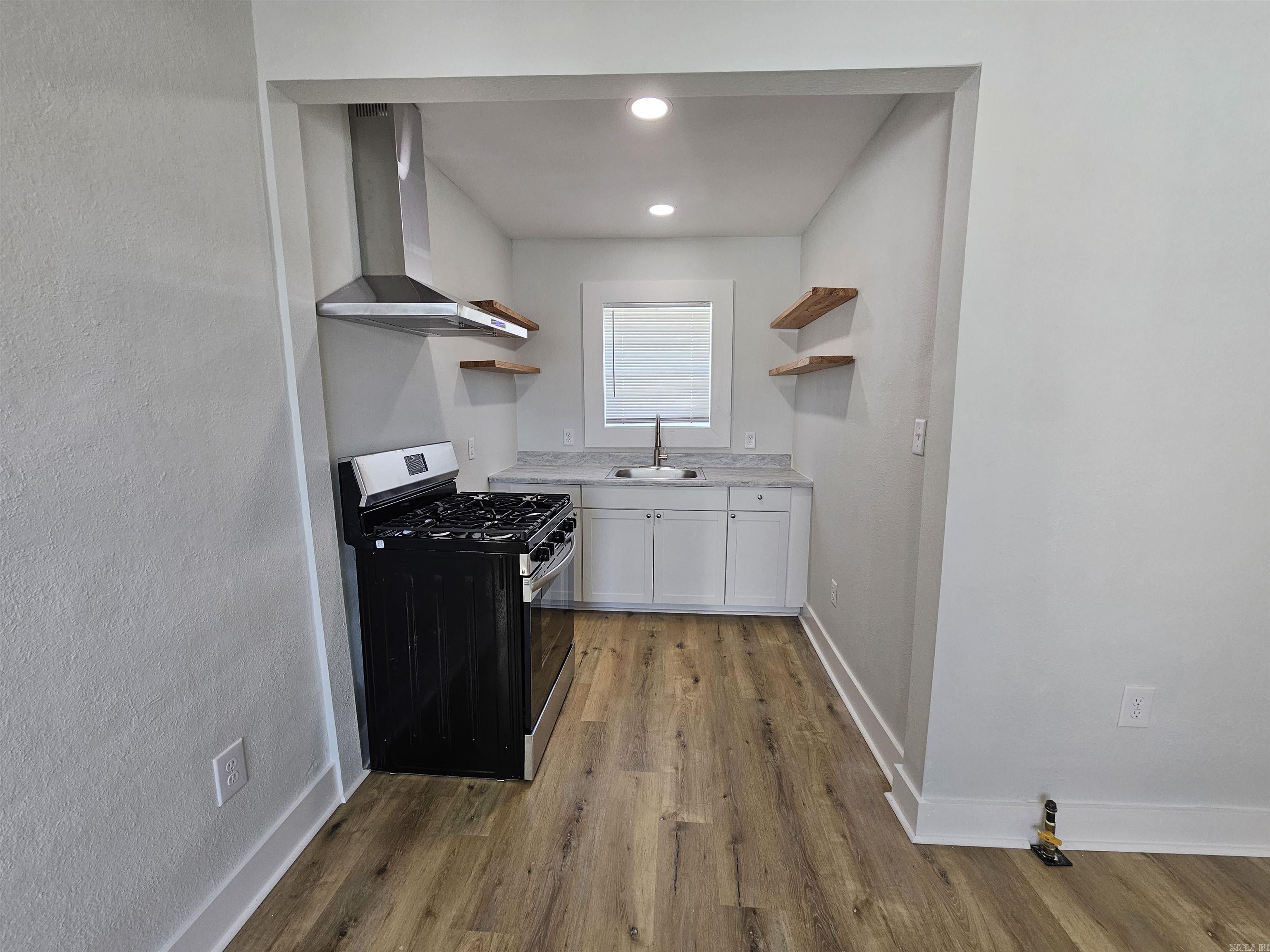 HSR BLK - Residential Income