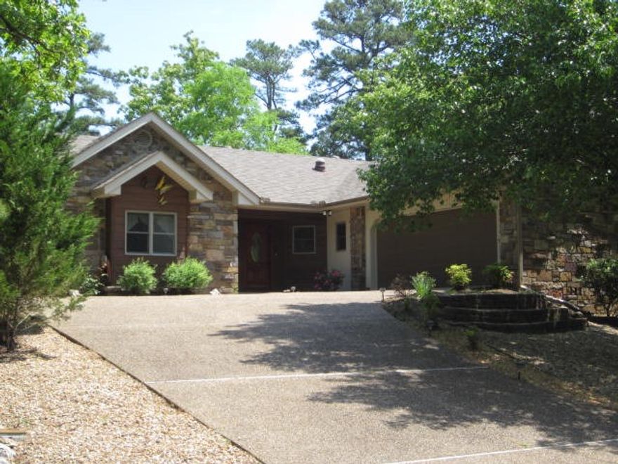 A beautiful home with an open floor plan. New carpet thru out, with a kitchen full of pullouts for easy access.New appliance's 2012. A sunroom,  double deck out back,  partially covered. There is also 3 suntubes to let that natural light into the home. This home is located close to east gate. Move -in ready. New roof and Hot Water heater 2012