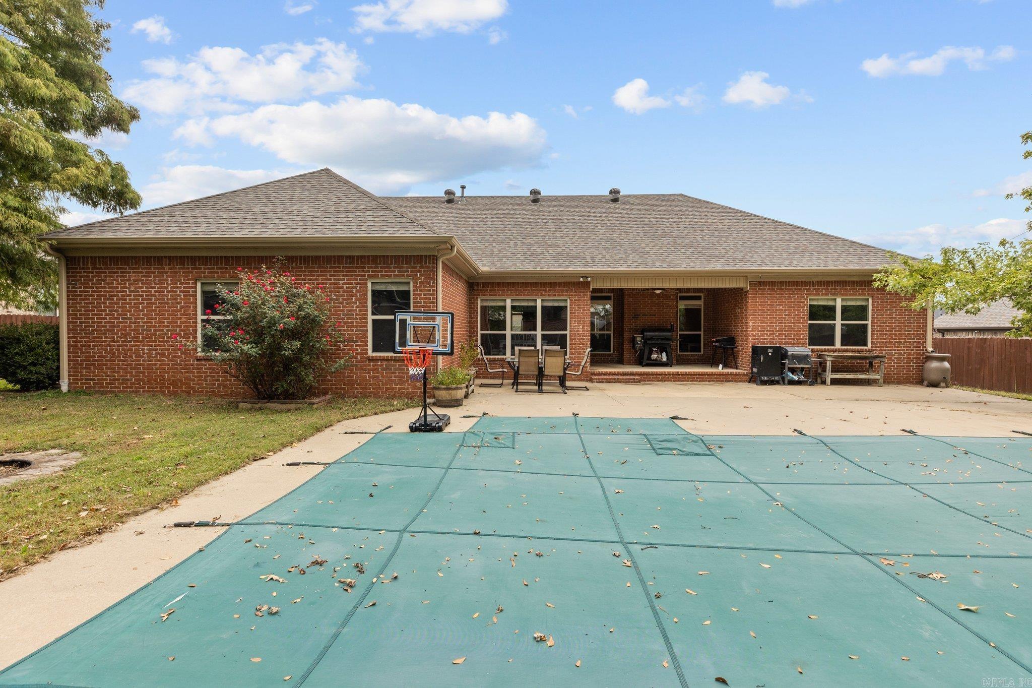 SHADOW CREEK - Residential