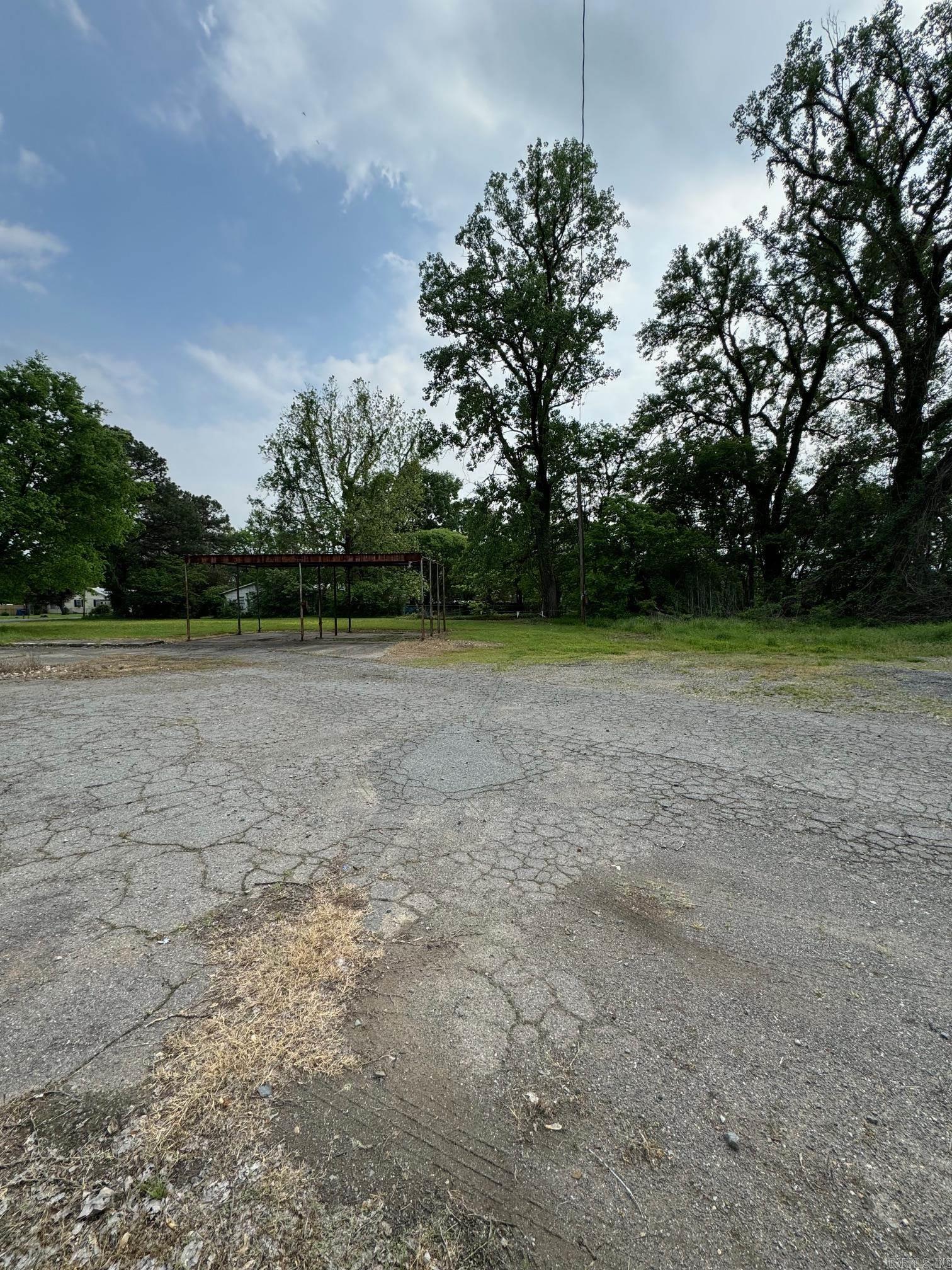 S-L-G - Commercial Sale