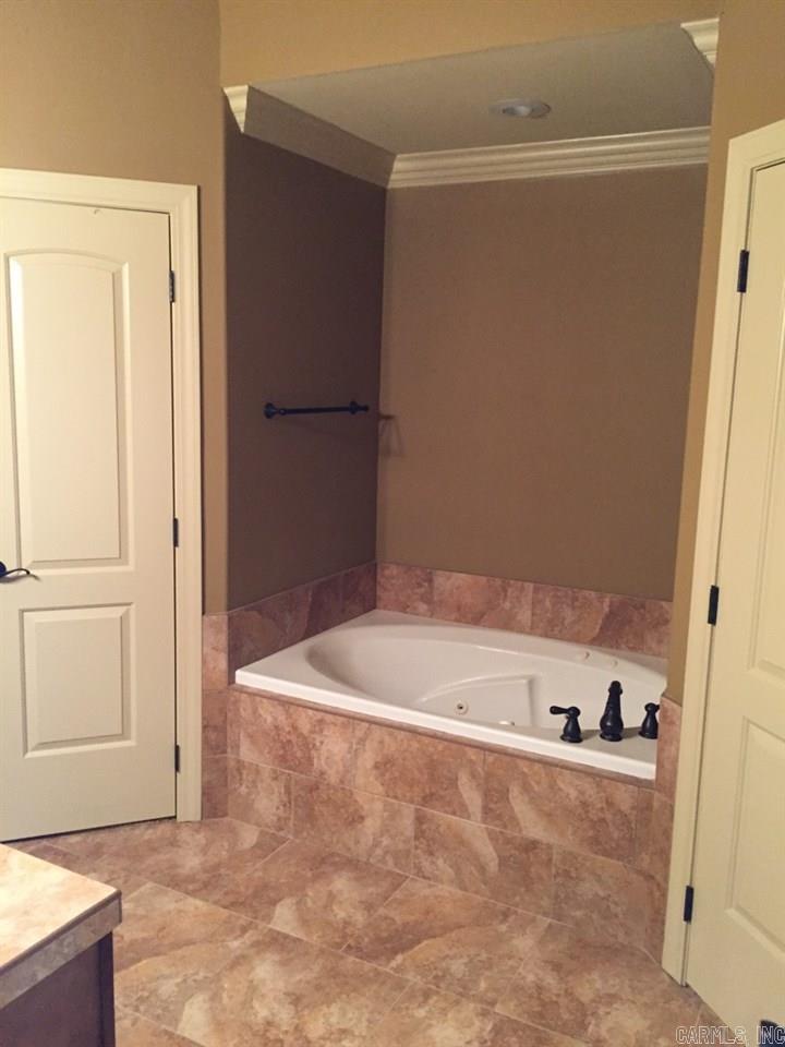 COUNTRY CLUB OF ARK THE - Residential Lease