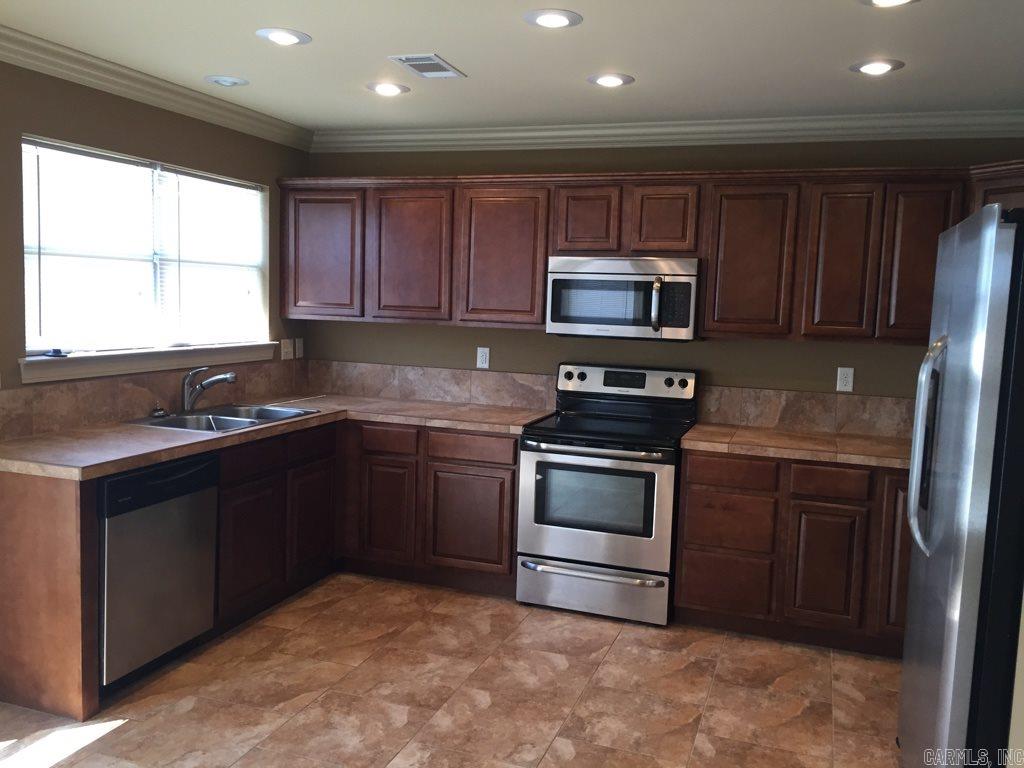 COUNTRY CLUB OF ARK THE - Residential Lease