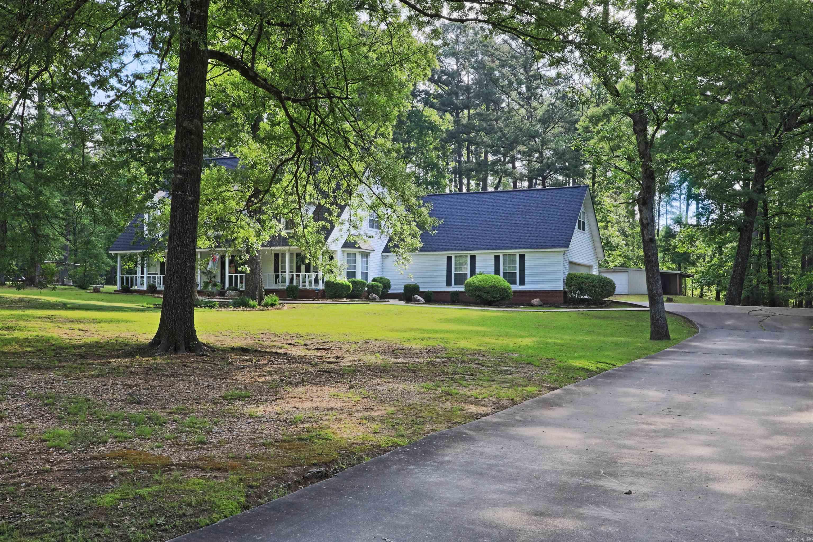 COUNTRY VILLAGE ESTATES - Residential