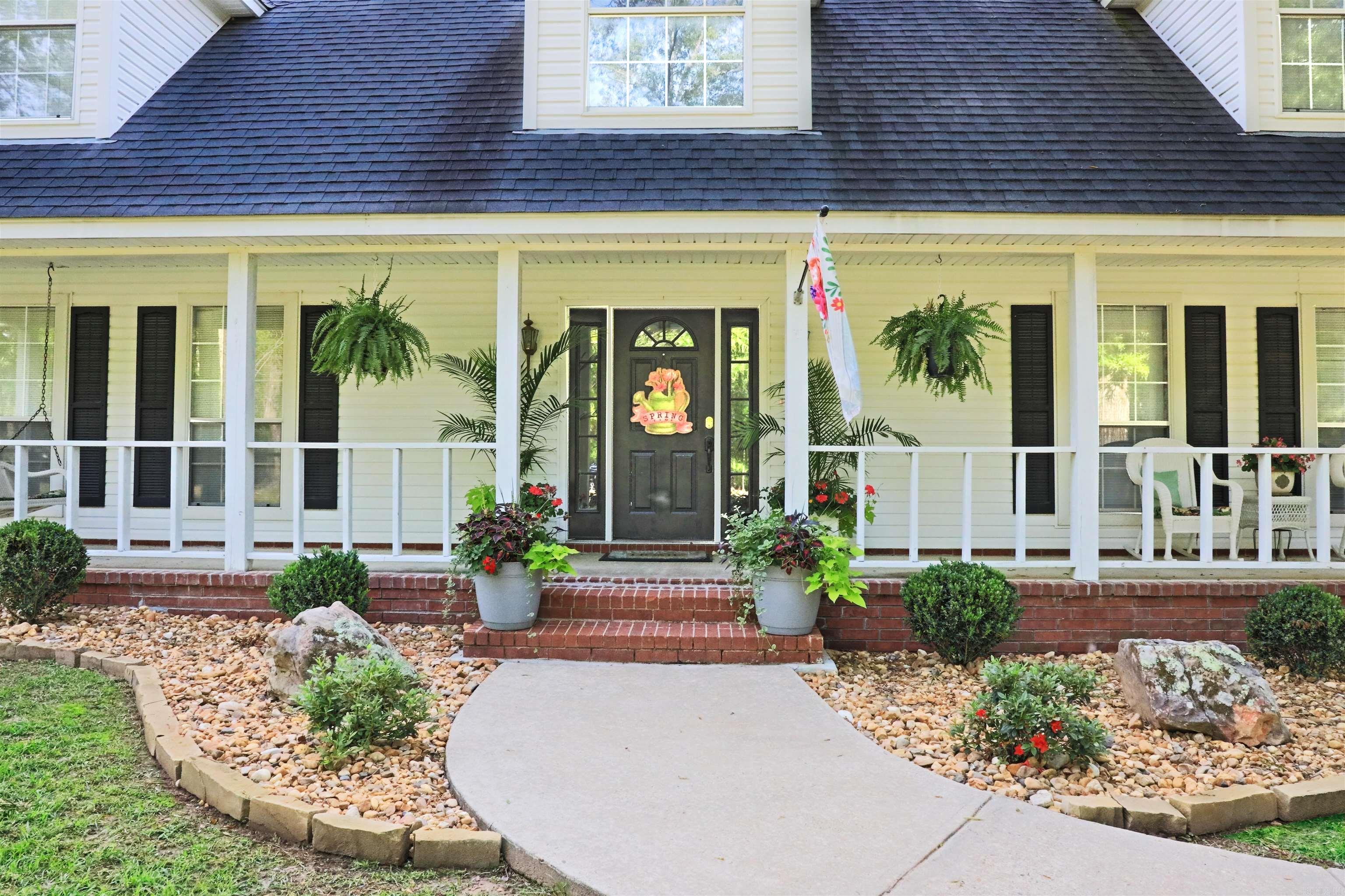 COUNTRY VILLAGE ESTATES - Residential