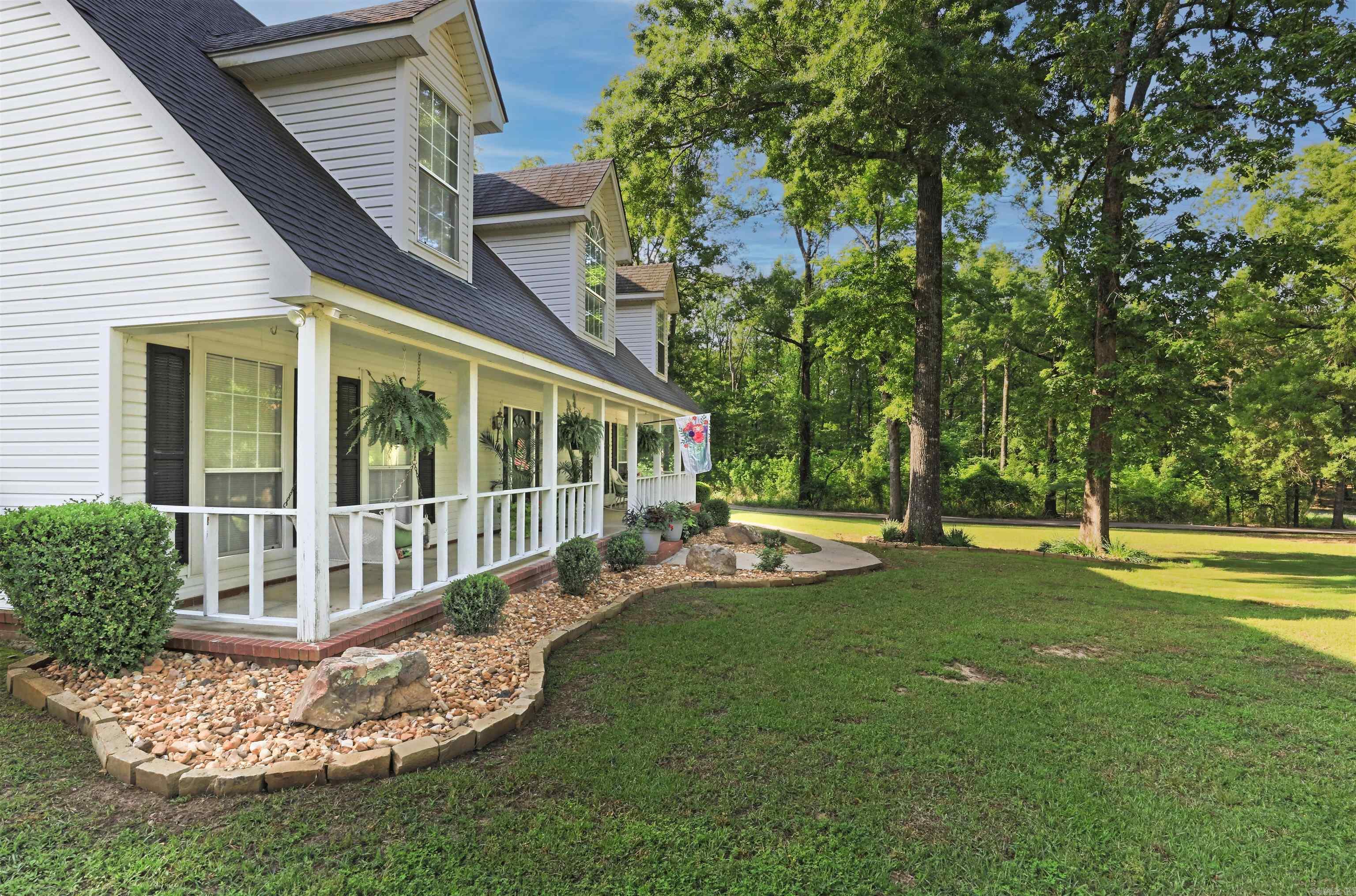 COUNTRY VILLAGE ESTATES - Residential