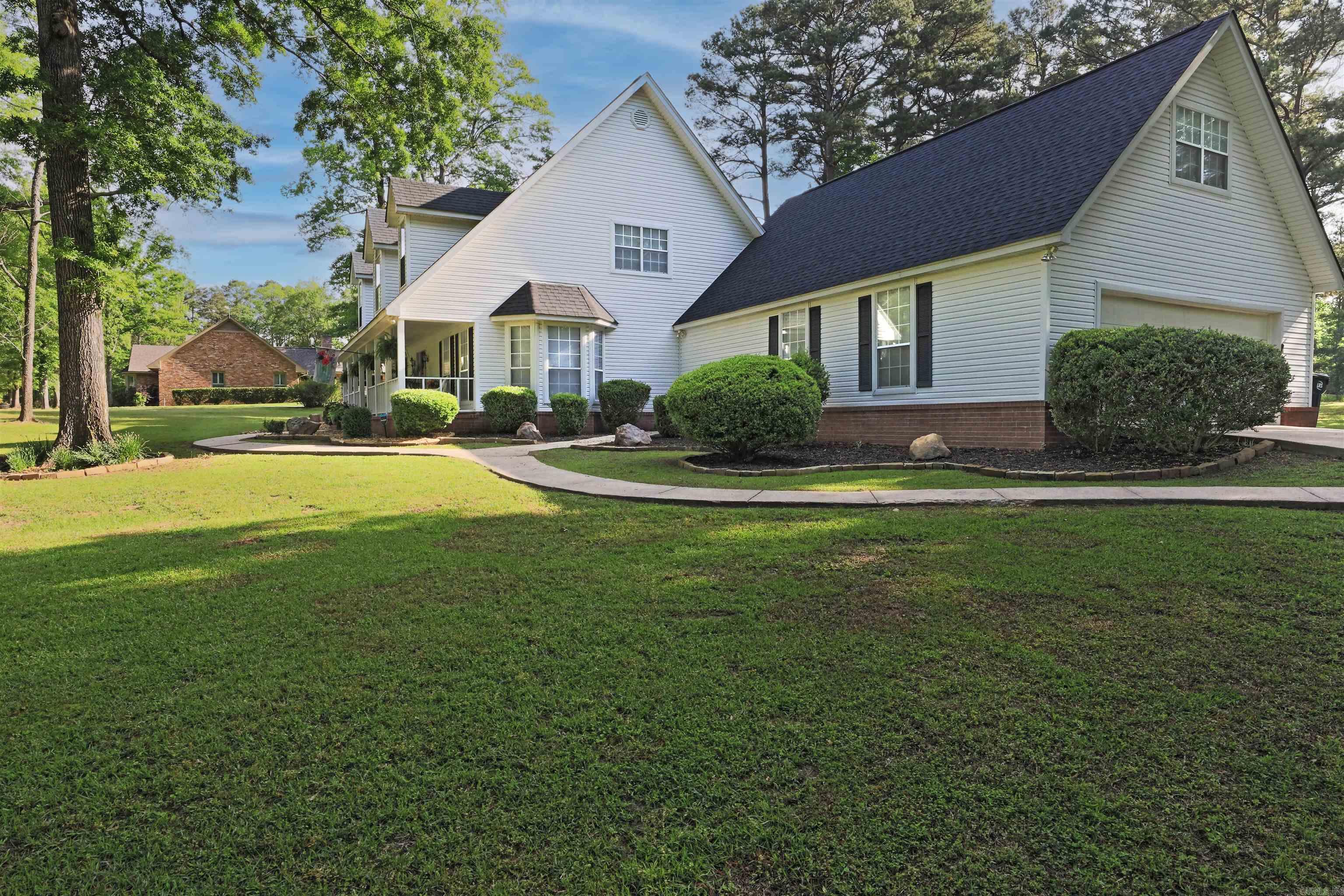 COUNTRY VILLAGE ESTATES - Residential