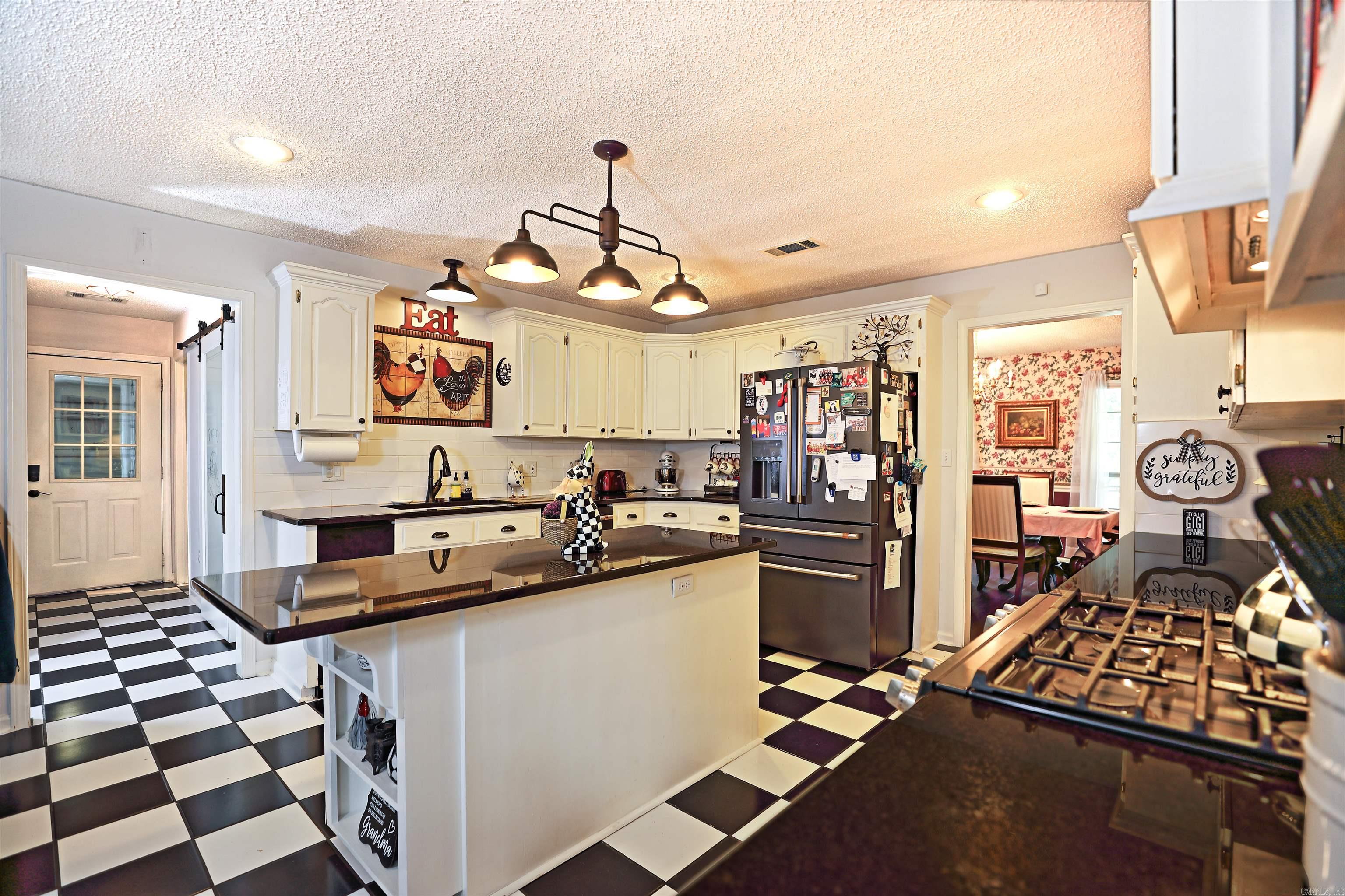 COUNTRY VILLAGE ESTATES - Residential