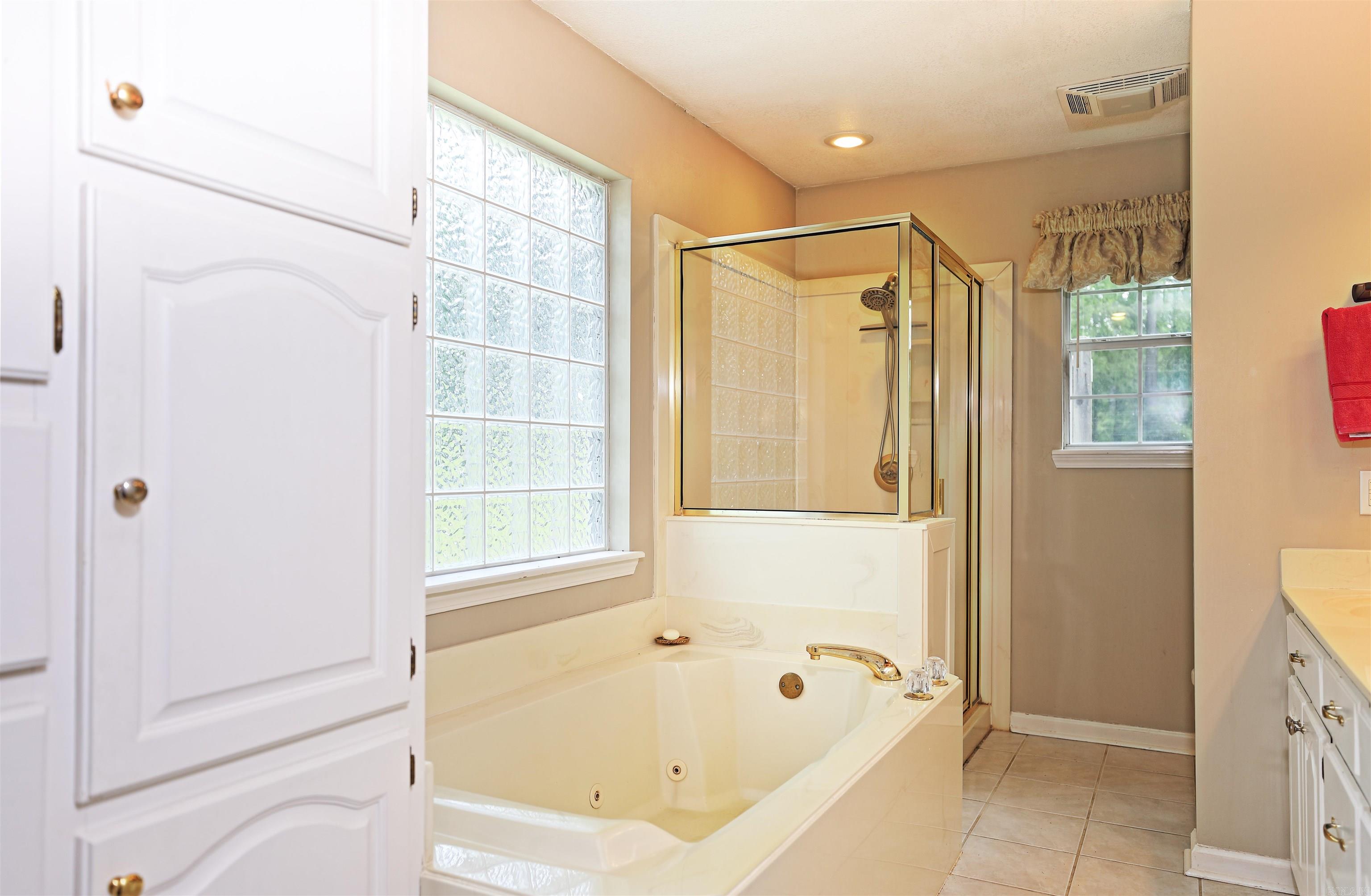 COUNTRY VILLAGE ESTATES - Residential