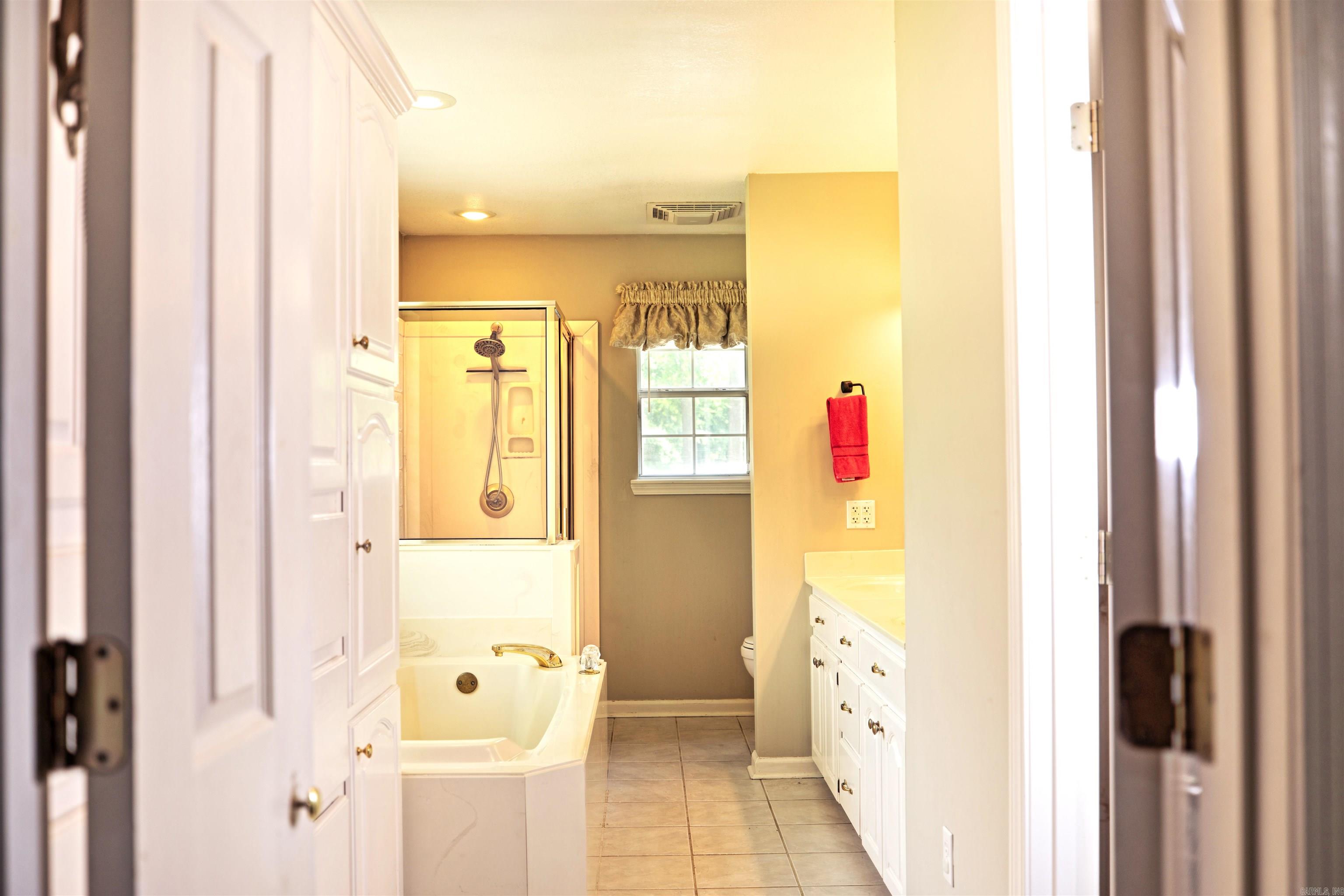 COUNTRY VILLAGE ESTATES - Residential