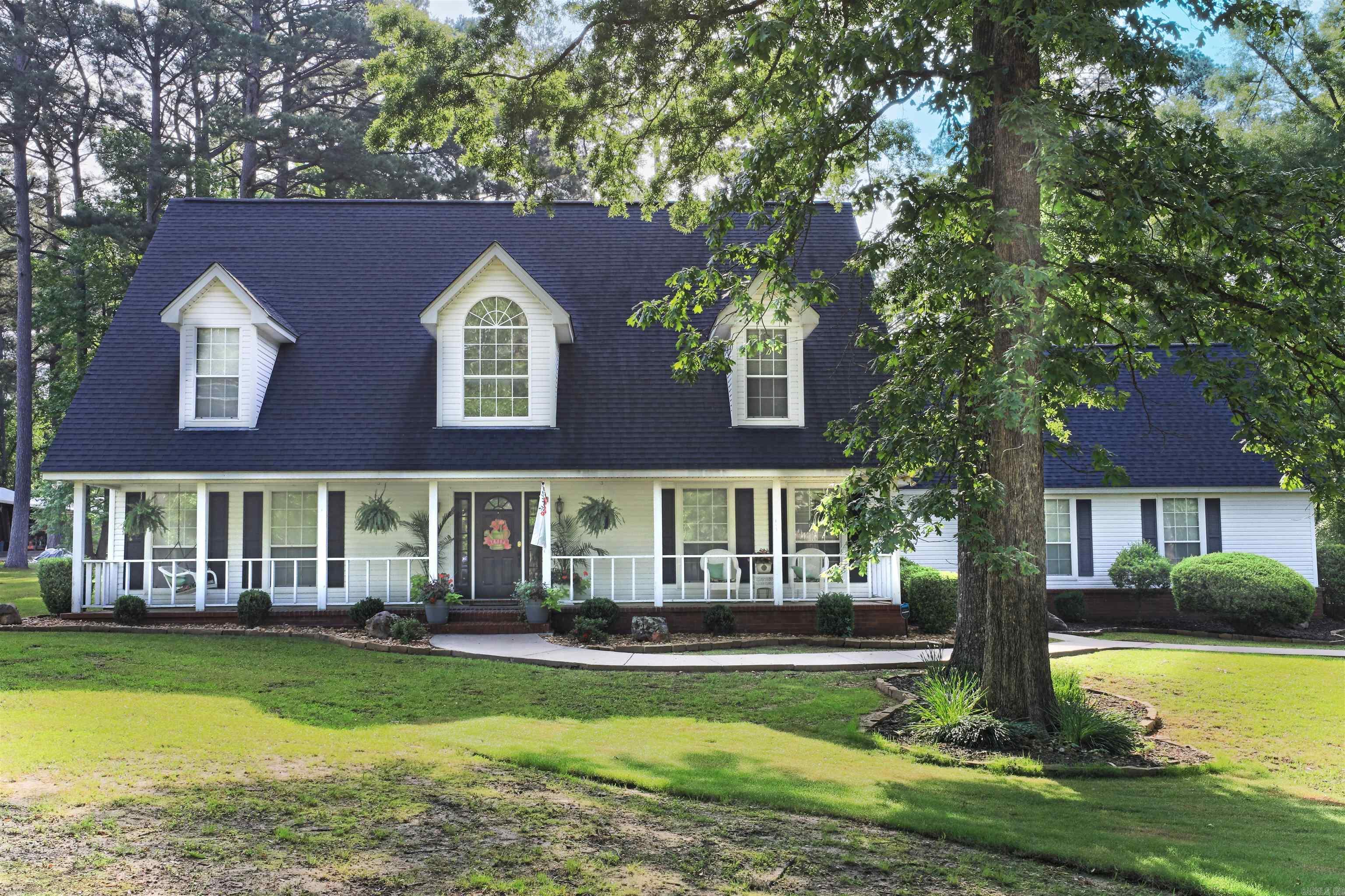 COUNTRY VILLAGE ESTATES - Residential