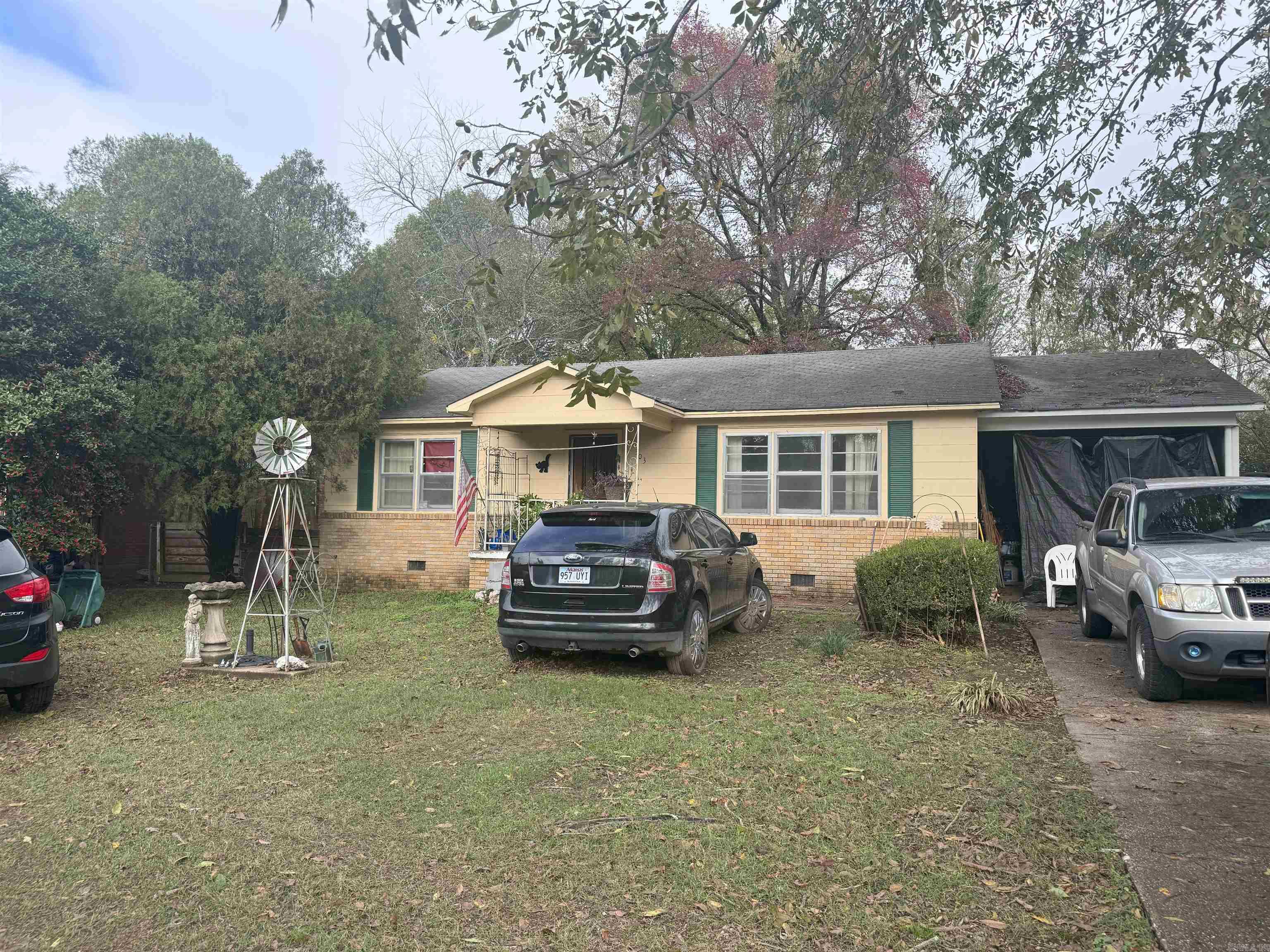 This 2-bedroom, 1-bathroom property is full of potential and ready for your vision. Tenant-occupied with a solid rental history, this home offers immediate income potential. Featuring a functional layout, a spacious backyard, and a convenient location, it’s ideal for investors or those seeking a renovation project. Don’t miss this opportunity—schedule a viewing today!