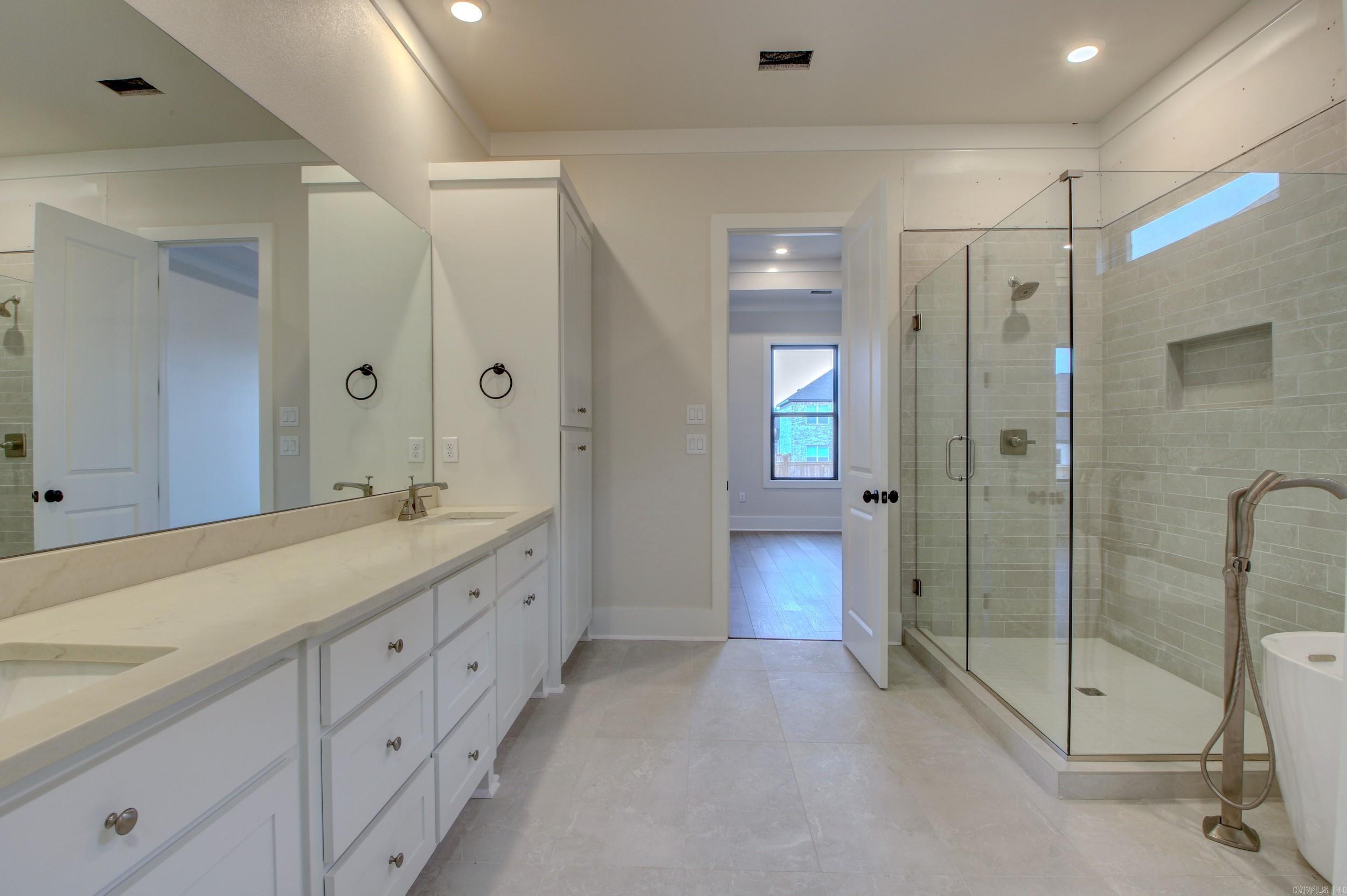 COUNTRY CLUB OF ARK THE - Residential