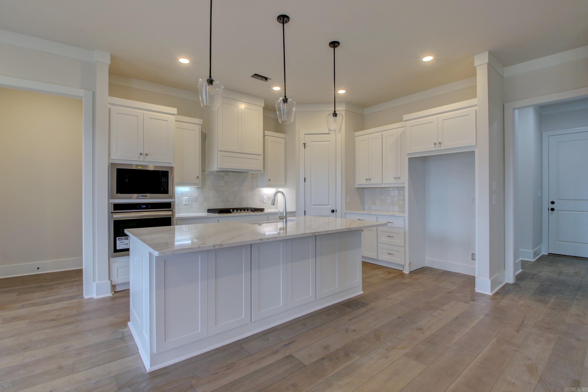 COUNTRY CLUB OF ARK THE - Residential