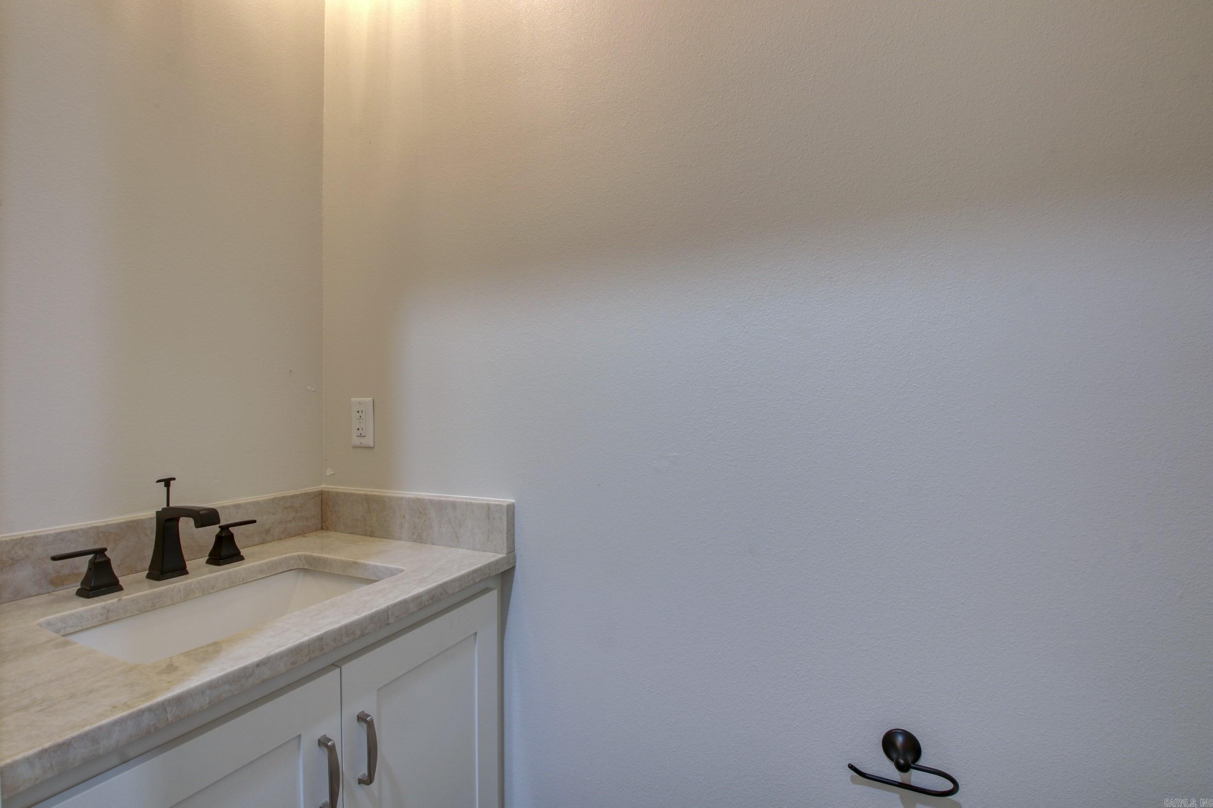 COUNTRY CLUB OF ARK THE - Residential