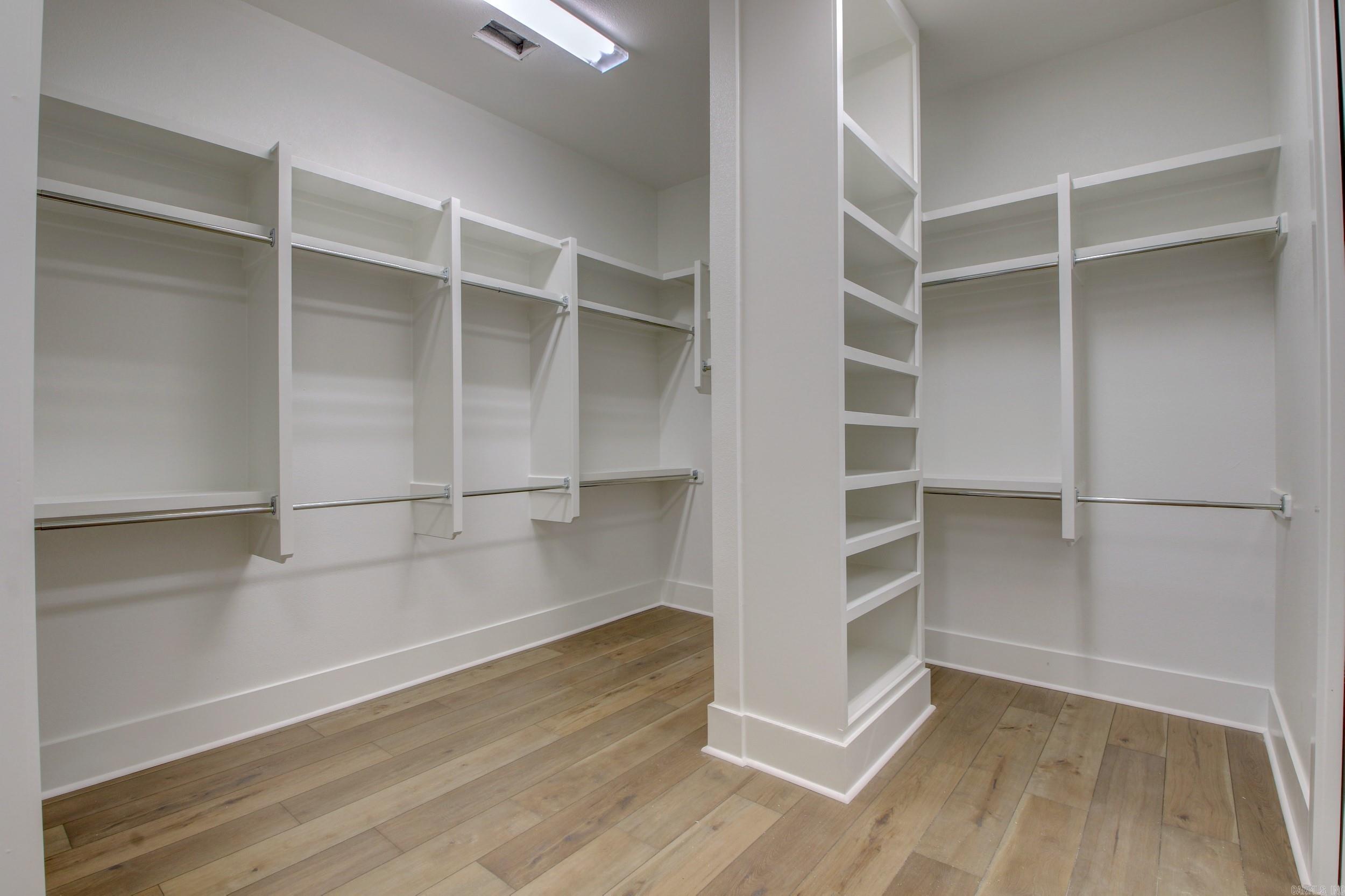 COUNTRY CLUB OF ARK THE - Residential