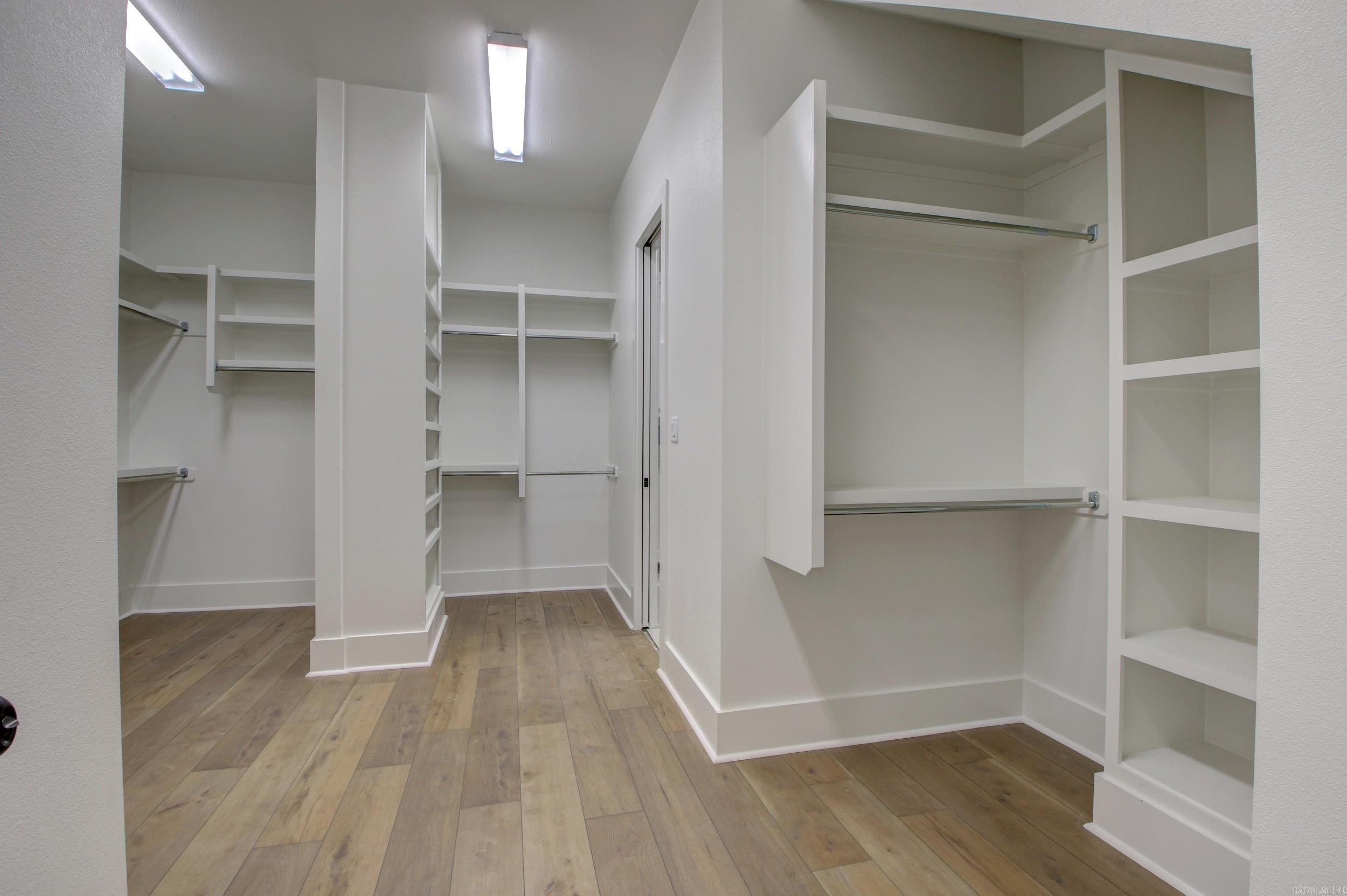 COUNTRY CLUB OF ARK THE - Residential