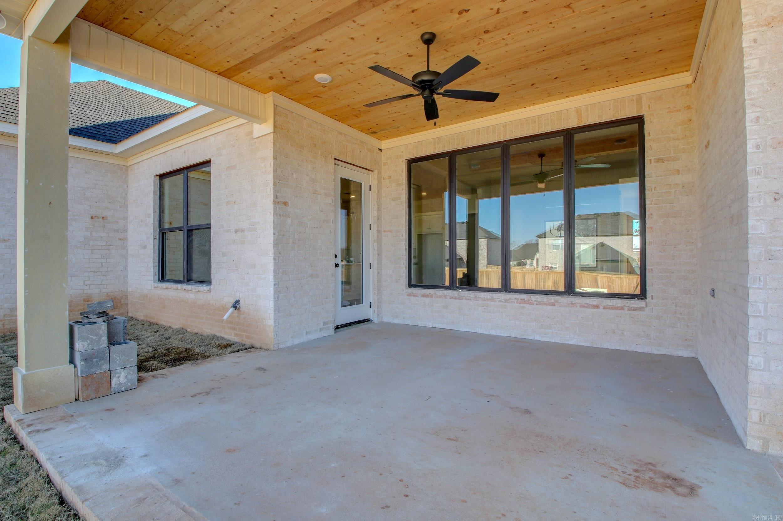 COUNTRY CLUB OF ARK THE - Residential